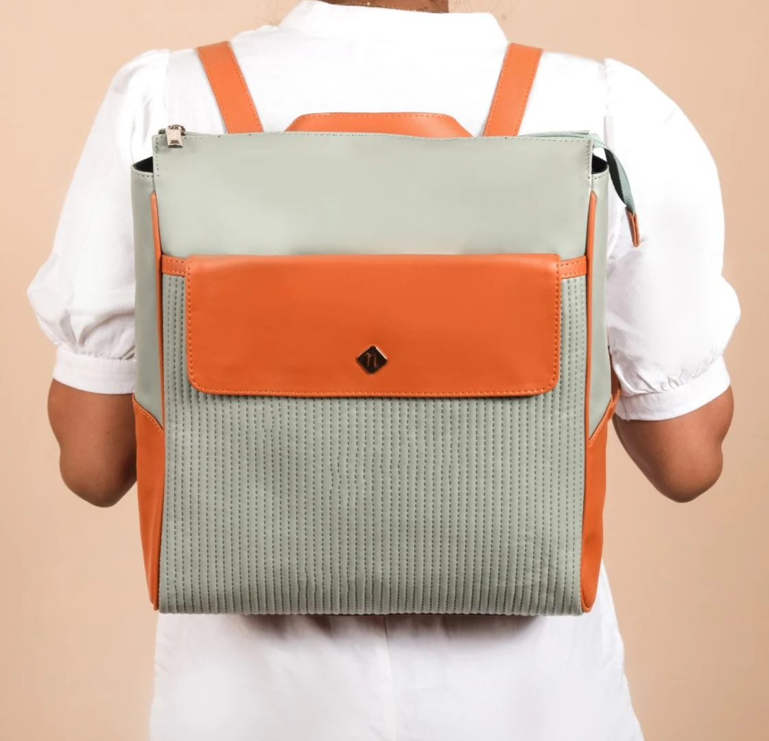 2-In-1 Convertible Tote Bag And Backpack - Image 3