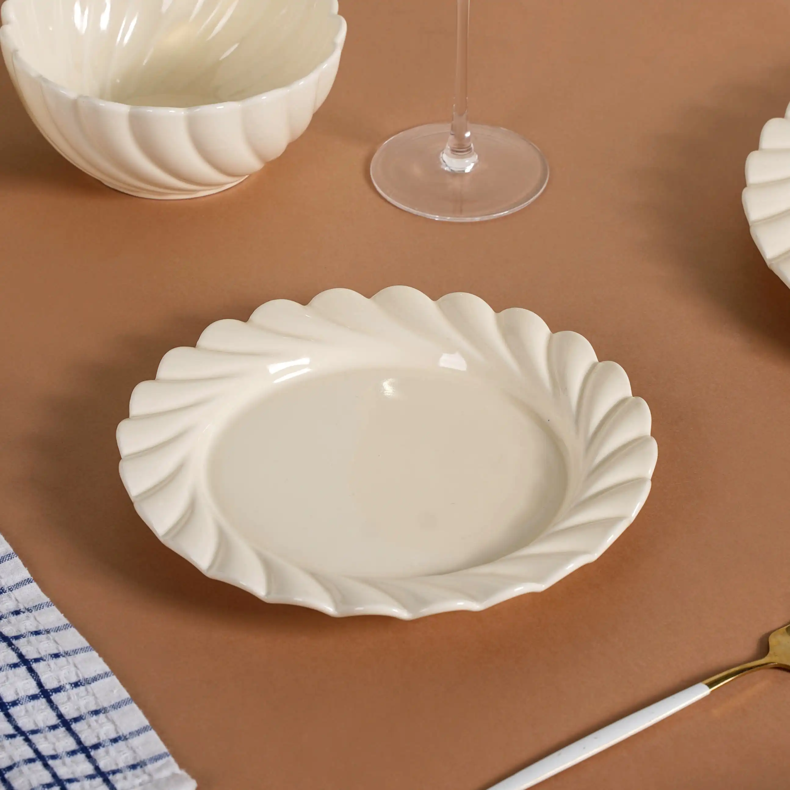 22 Piece Scallop Cream Luxury Dinner Set For 6 - Image 5
