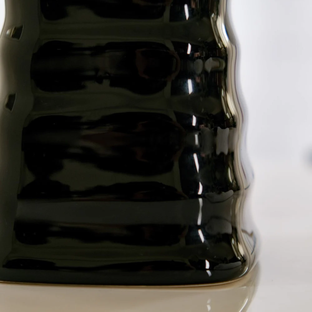 Abstract Ceramic Dispenser With Nozzle Black 7 Inch - Image 8