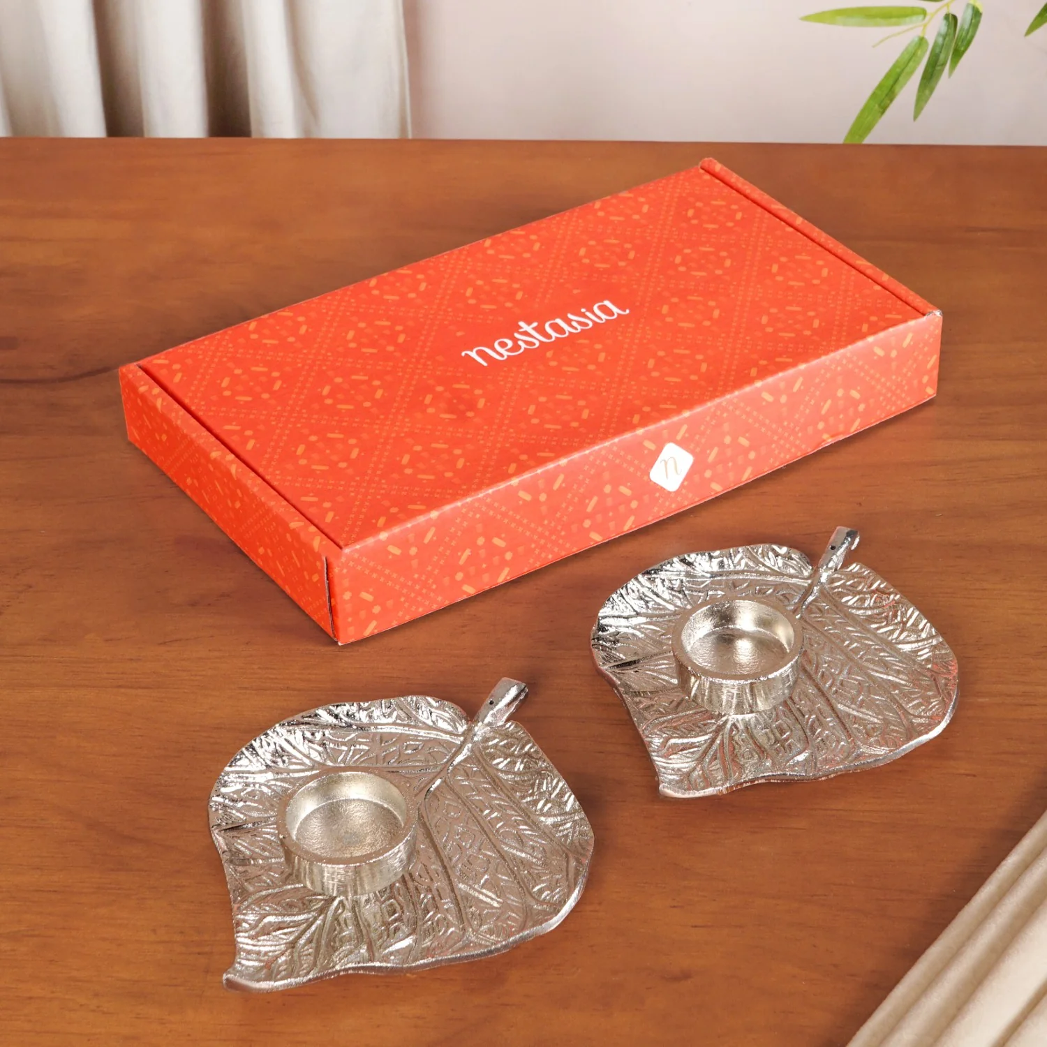 Aesthetic Leaf Tealight And Agarbatti Holder Set Of 2 In Festive Gift Box - Image 2