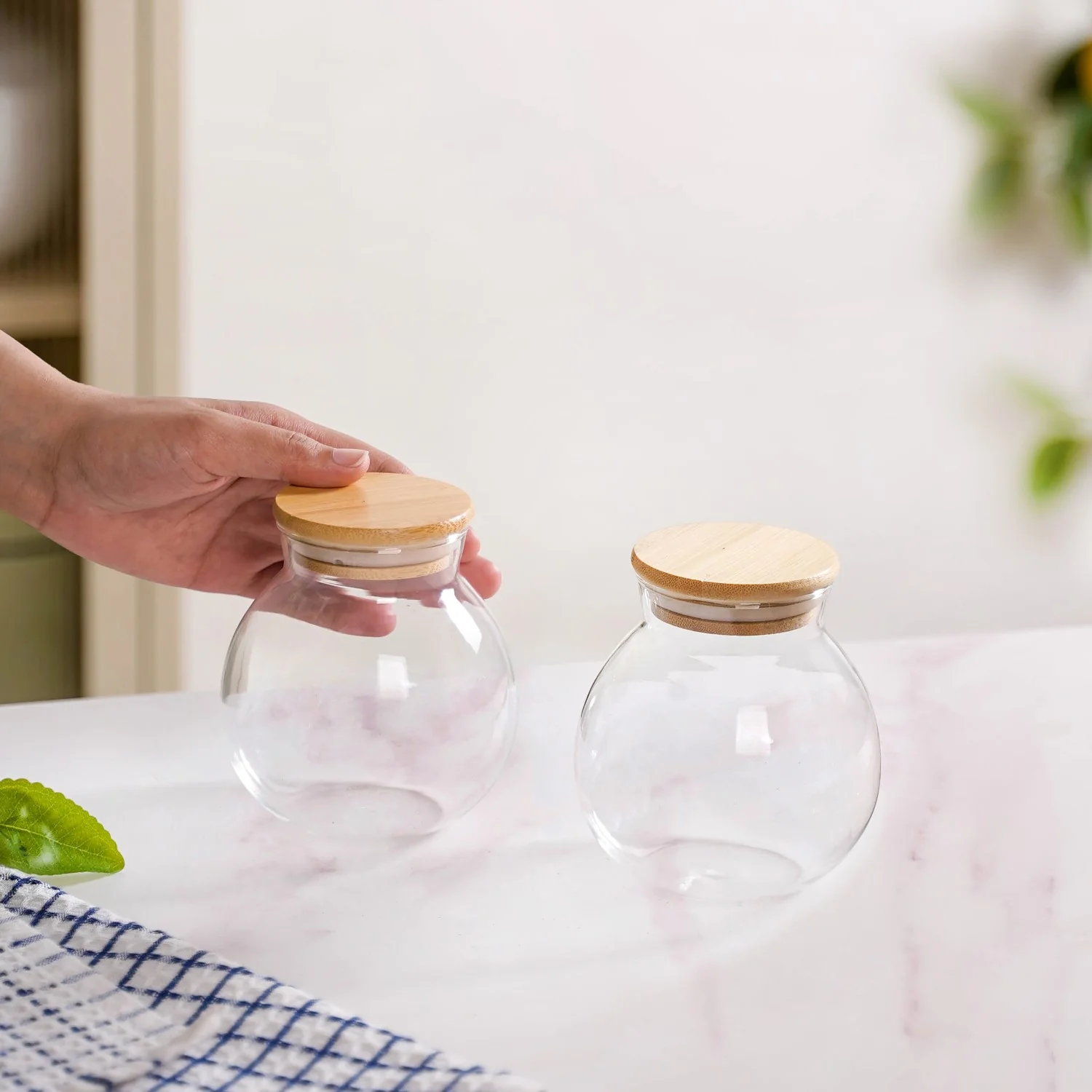 Round Airtight Glass Container Set Of 2 350ml - Image 3