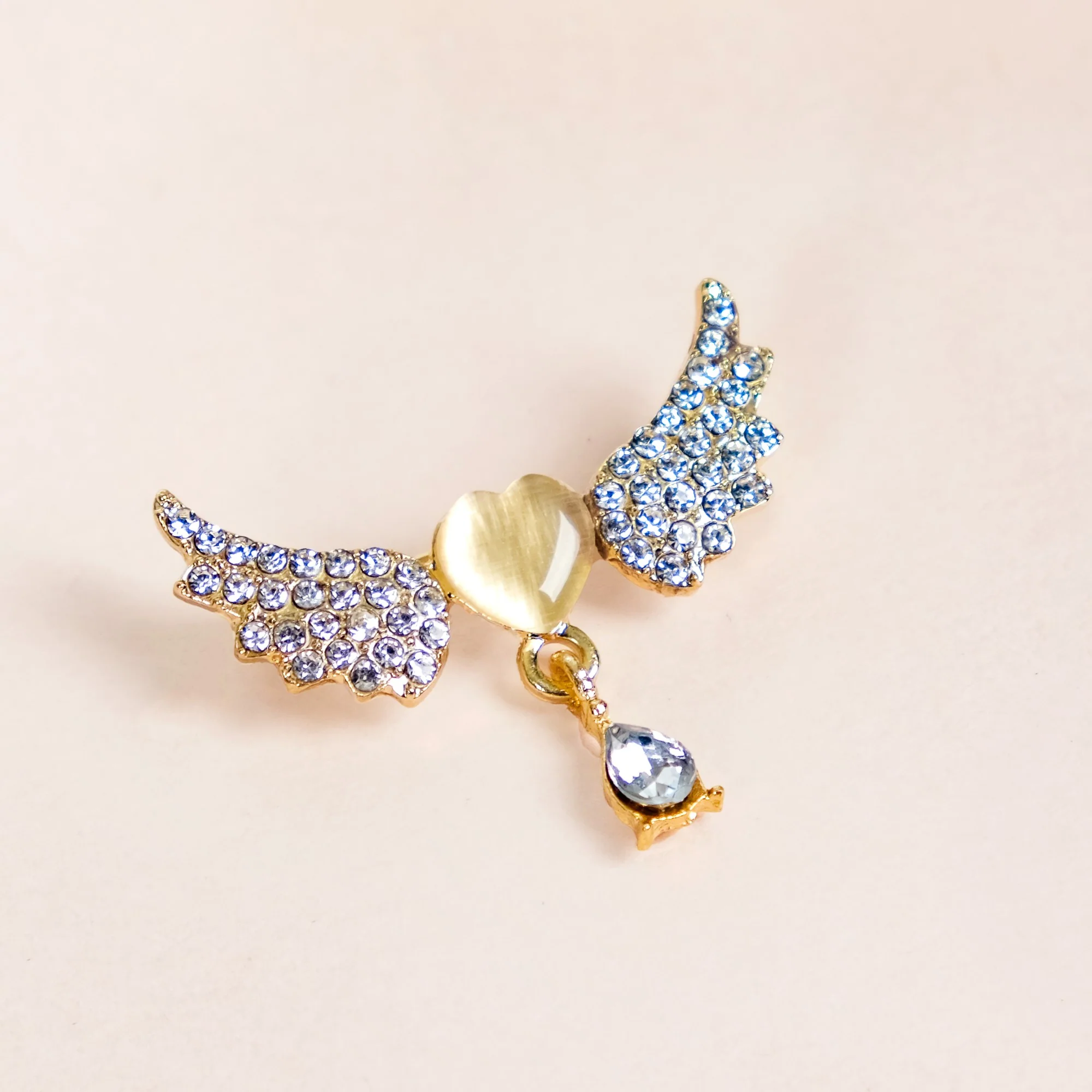 Angel Wing And Heart Brooch Gold - Image 3