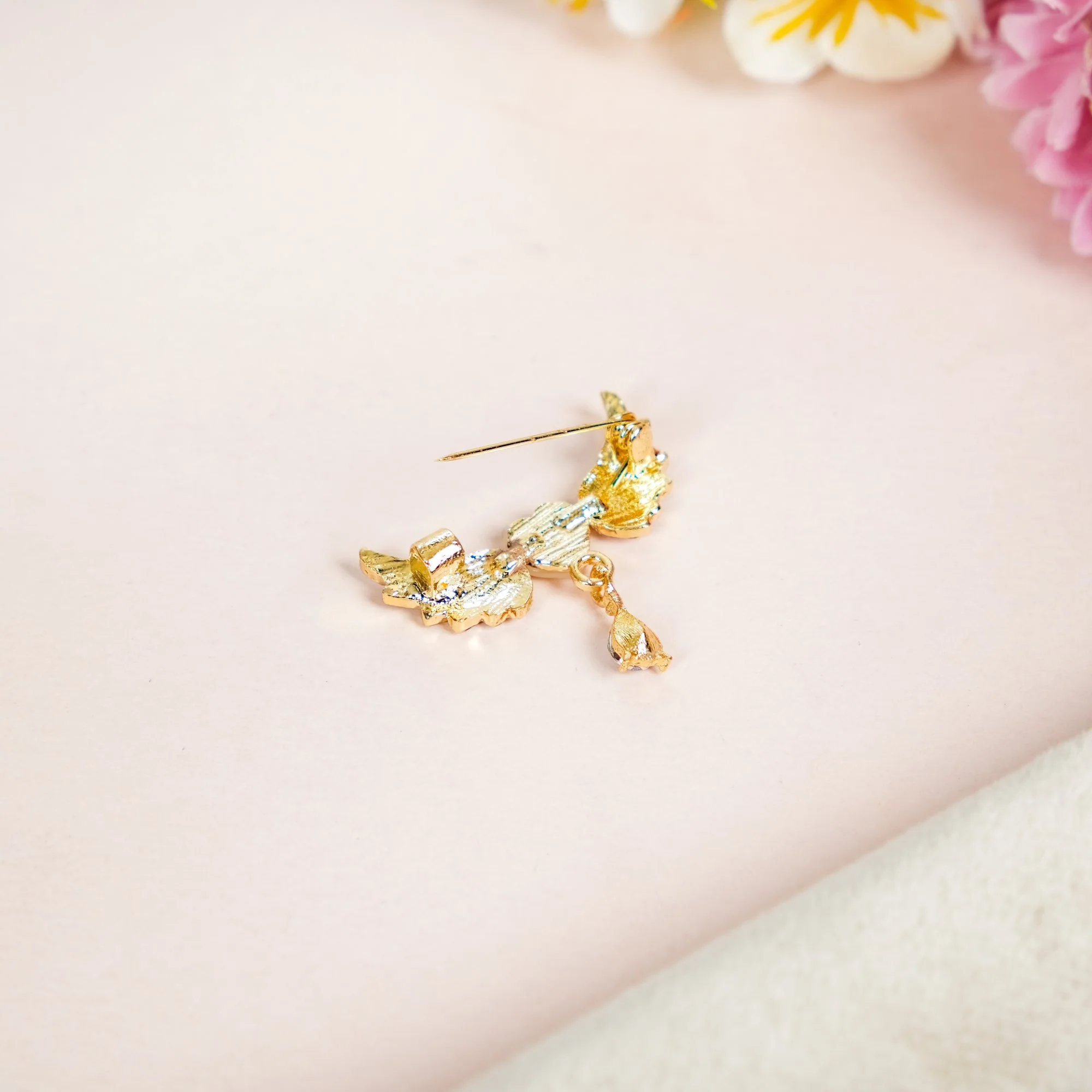 Angel Wing And Heart Brooch Gold - Image 7