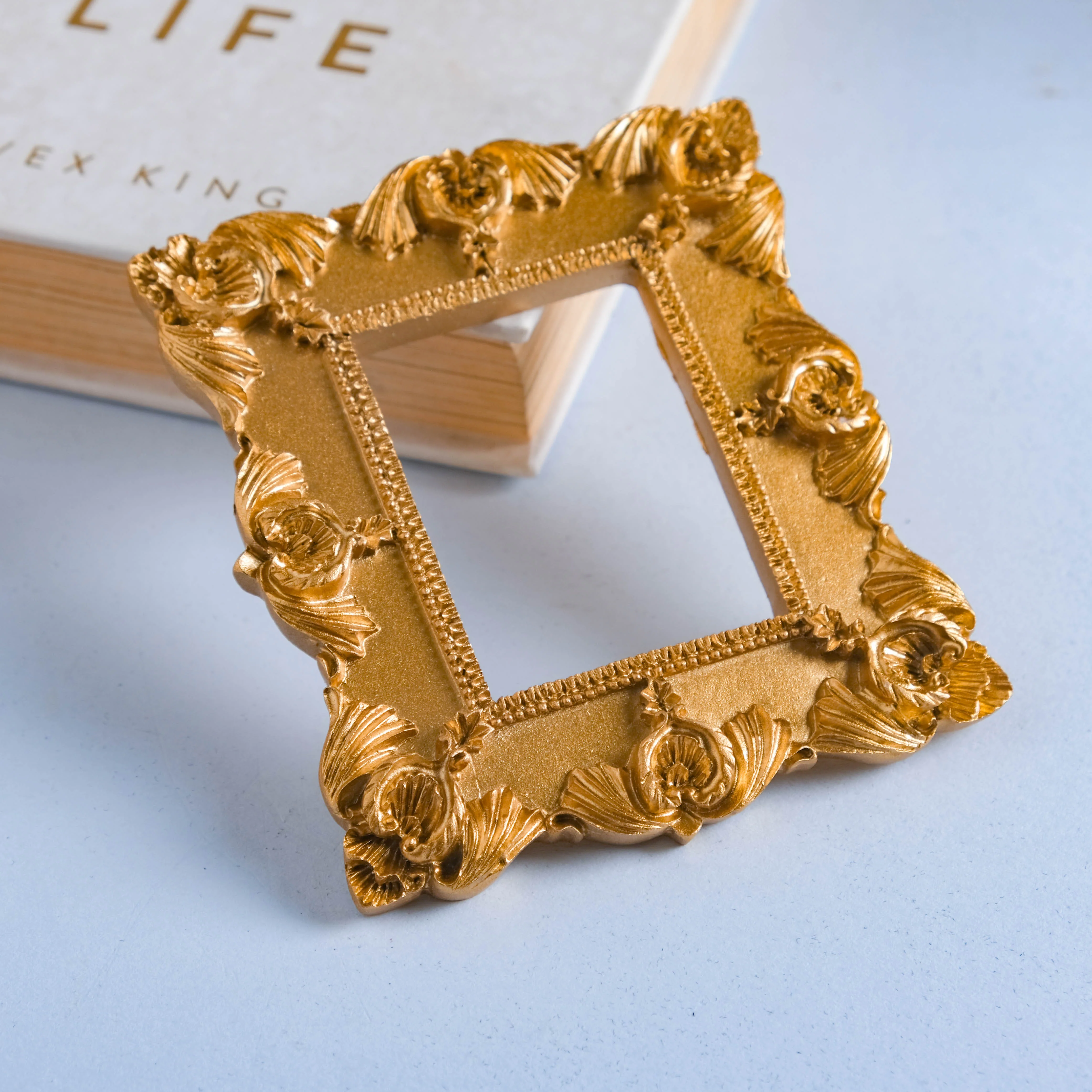 Antique Style Picture Frame - Image 4