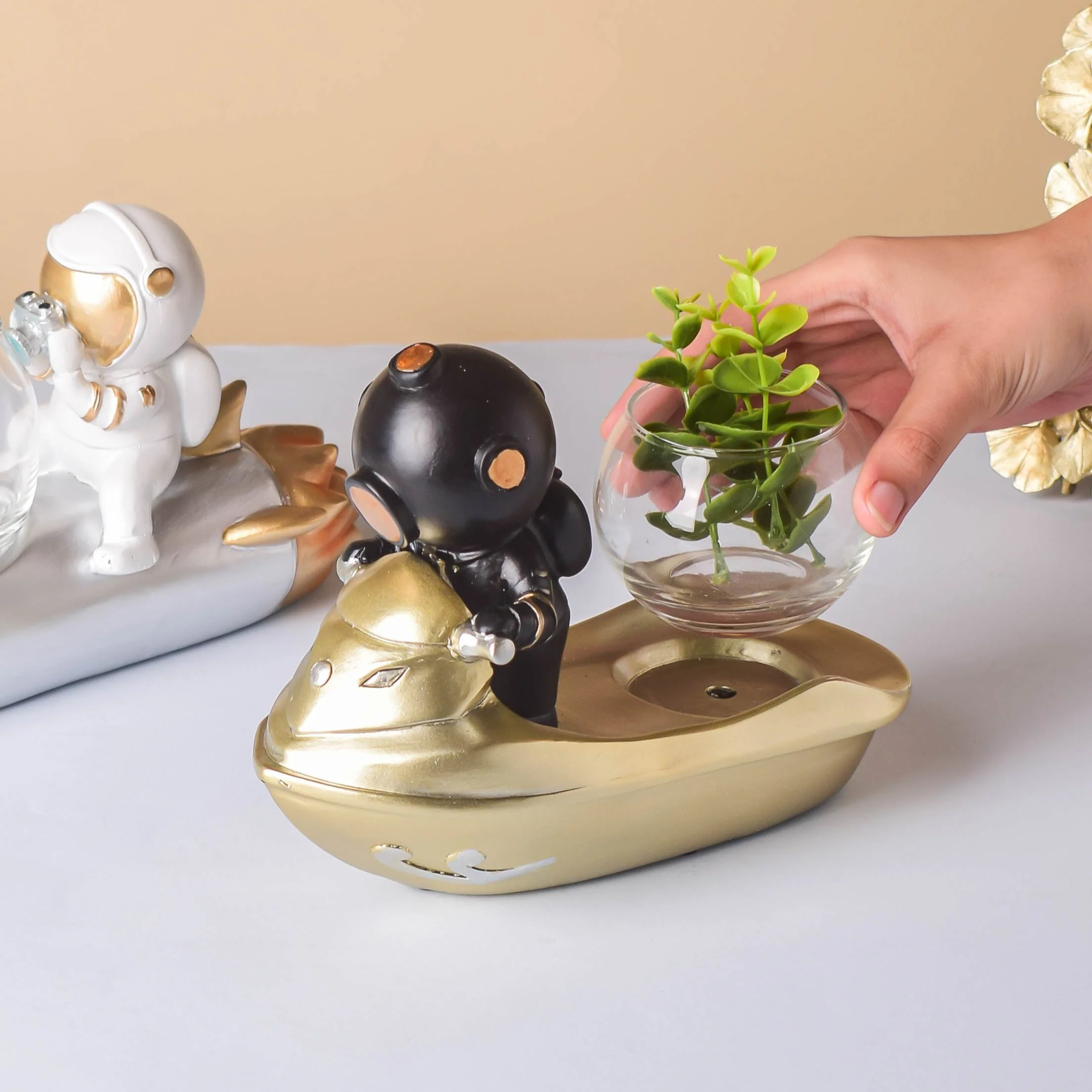 Black Astronaut Diver Glass Vase