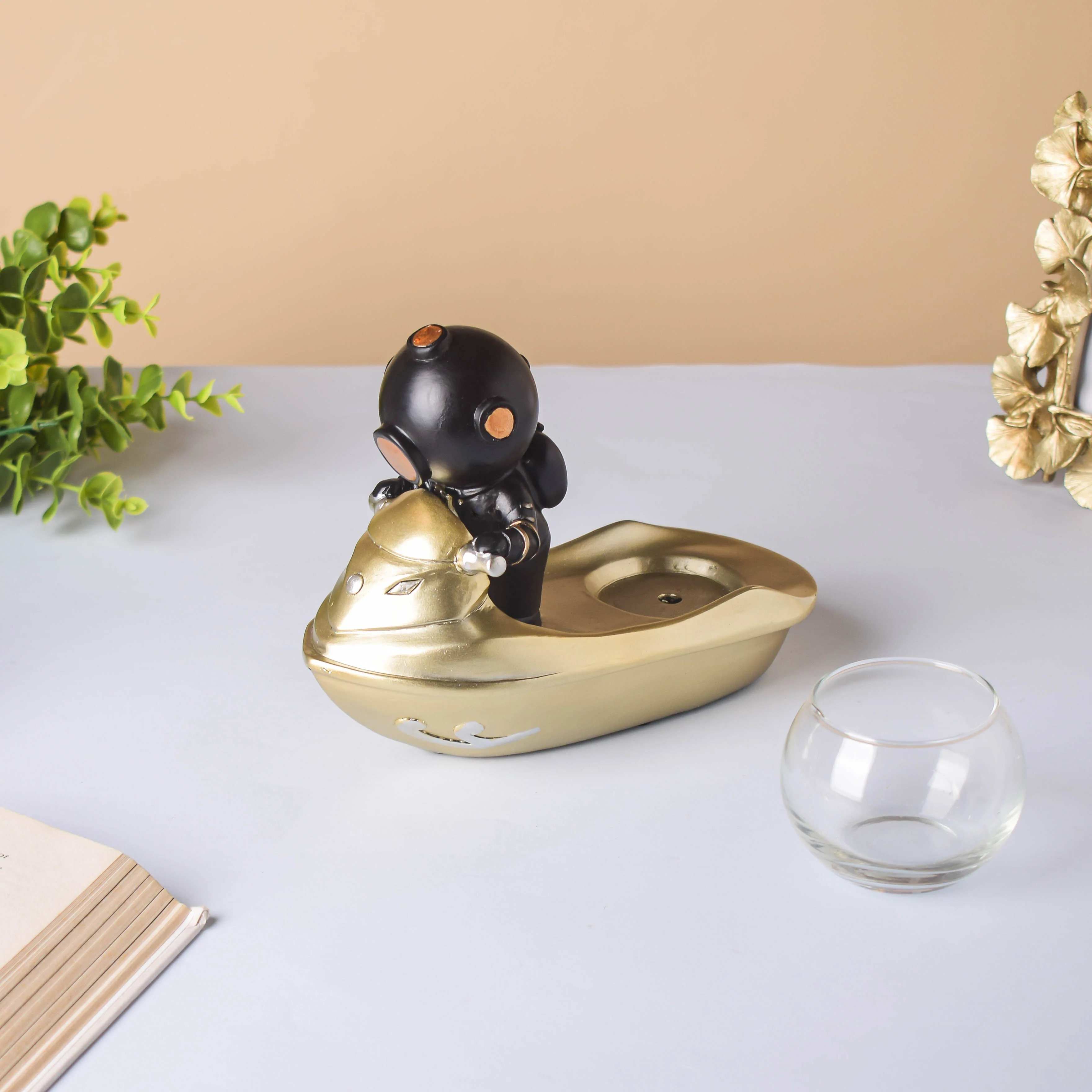 Black Astronaut Diver Glass Vase - Image 2