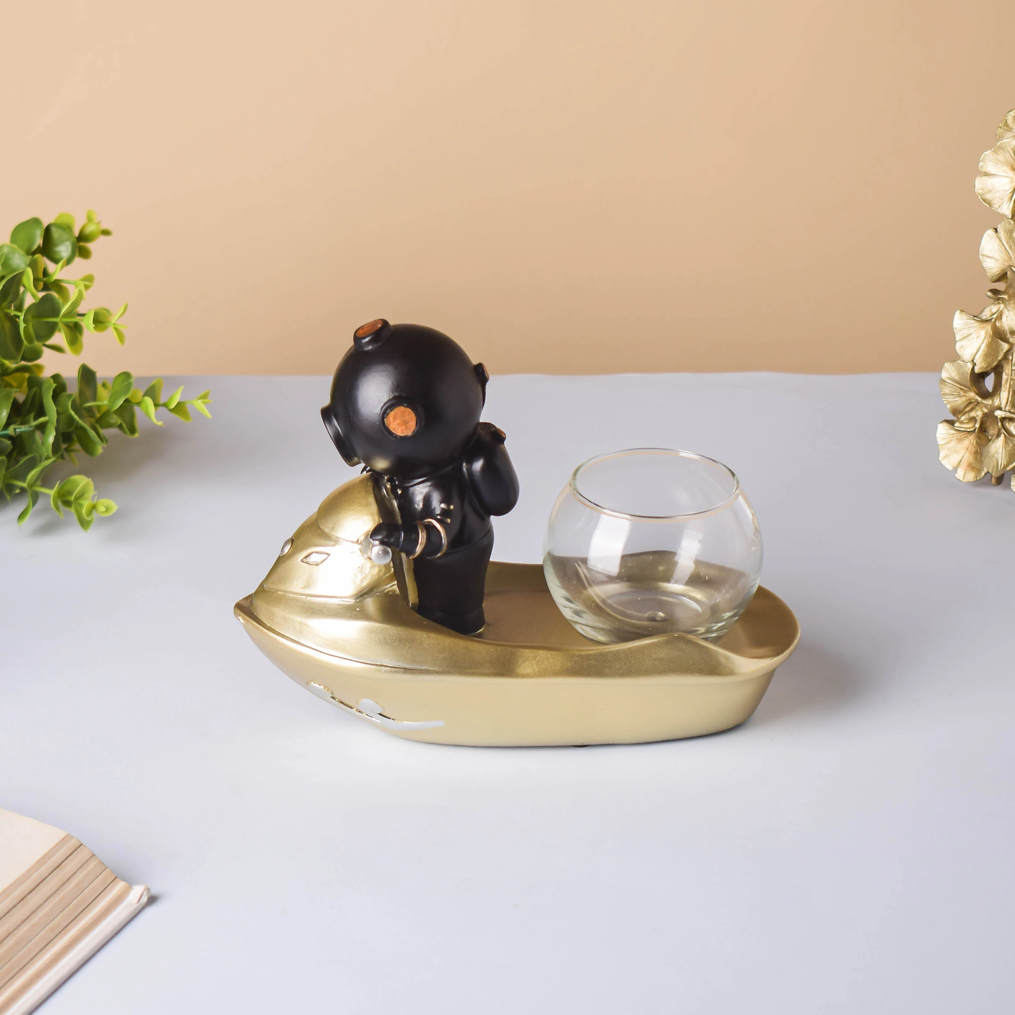 Black Astronaut Diver Glass Vase - Image 4