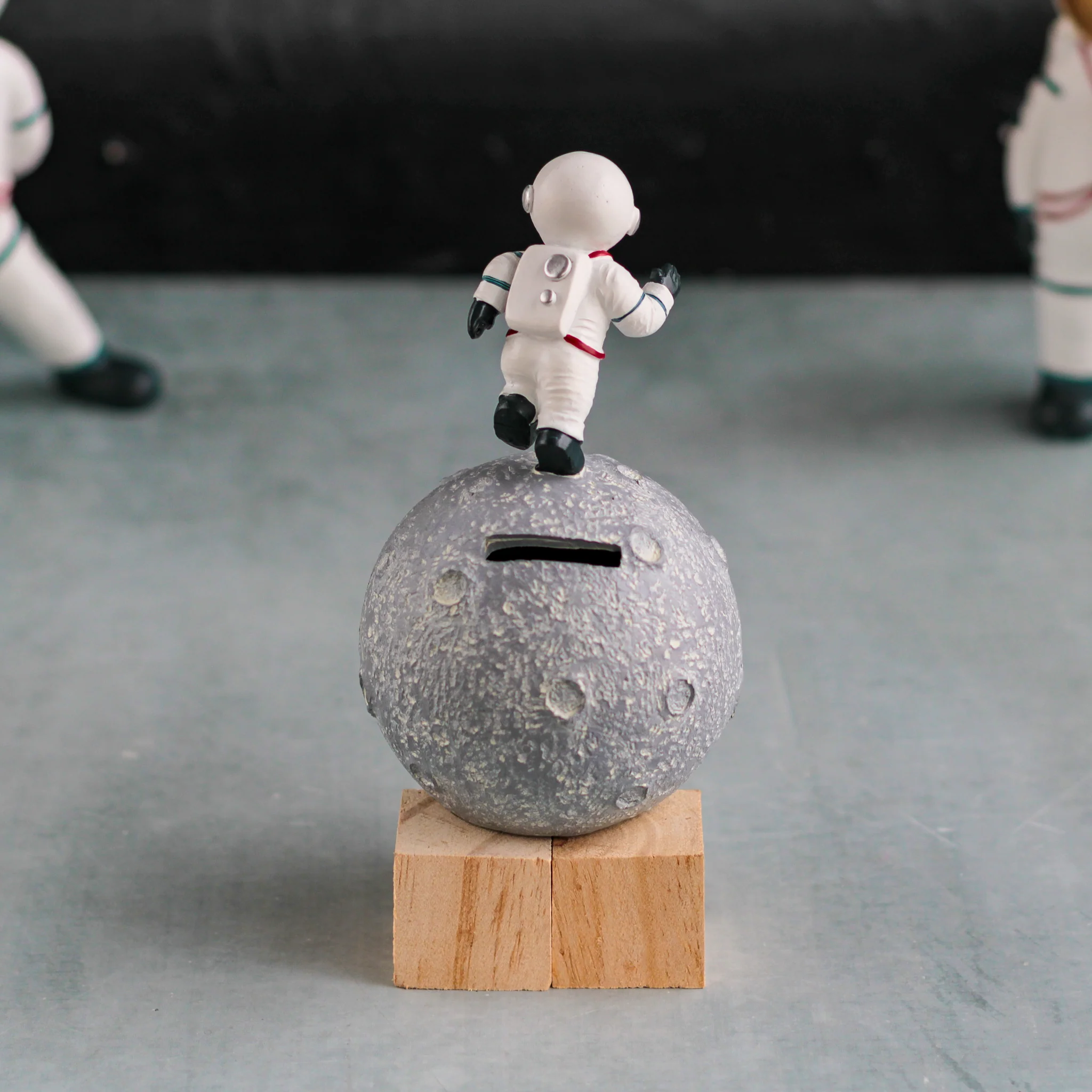 Astronaut Piggy Bank - Image 2