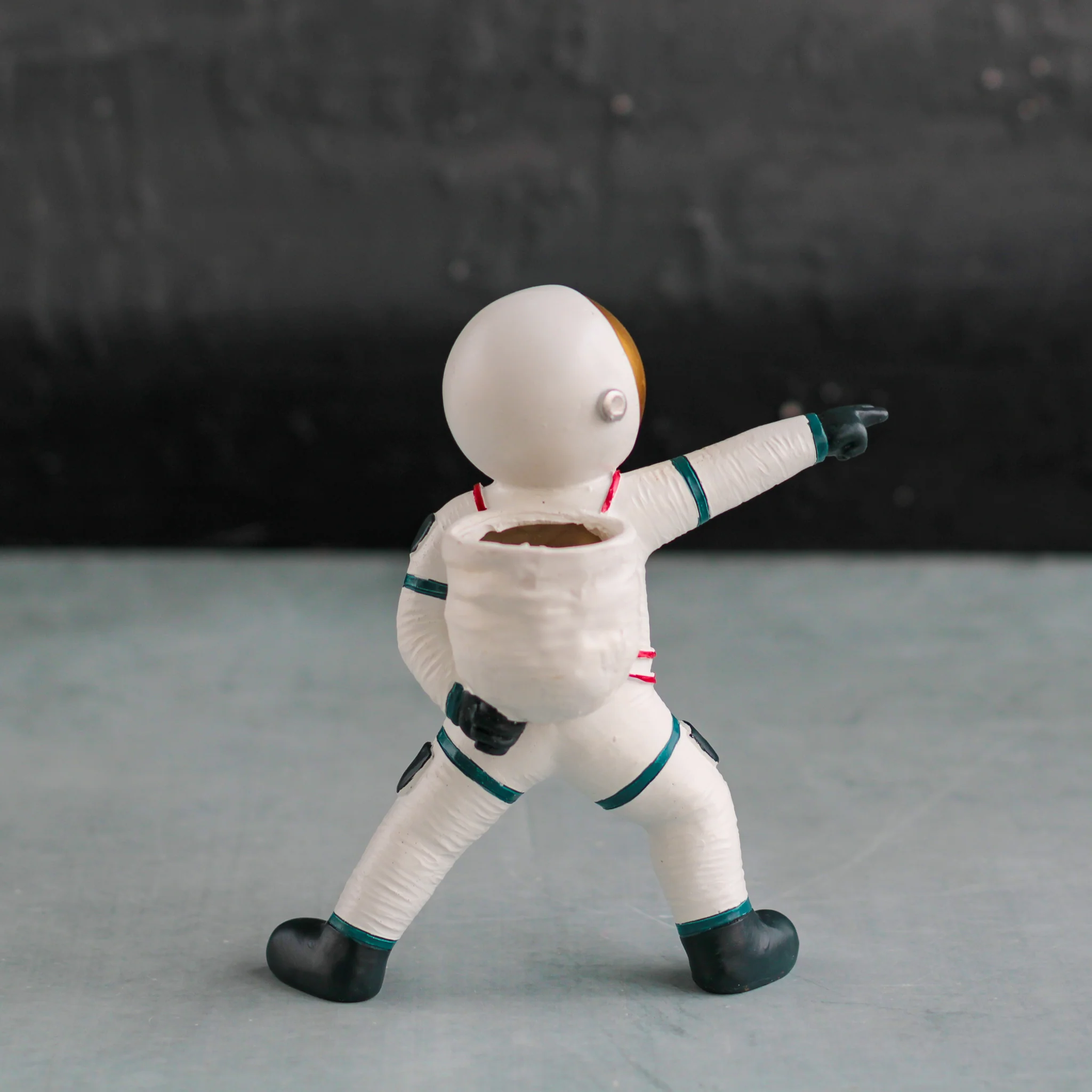 Astronaut Planter - Image 11