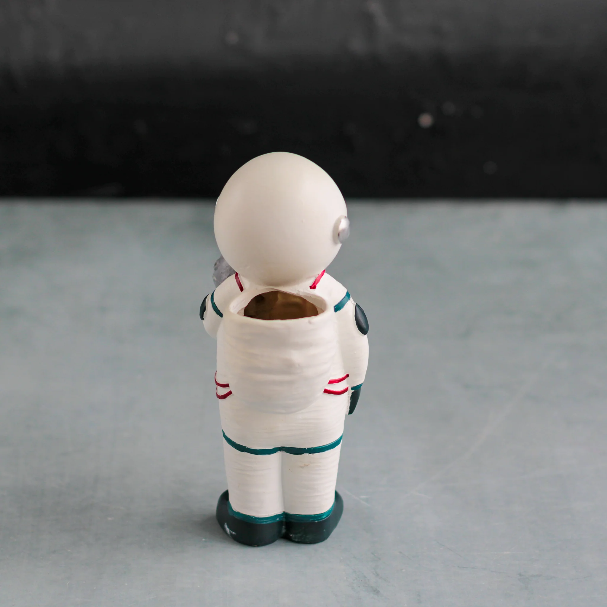 Astronaut Planter - Image 12
