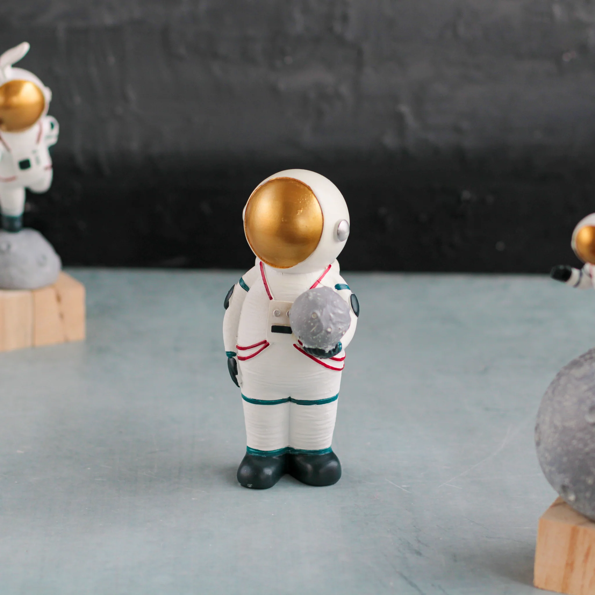 Astronaut Planter - Image 13