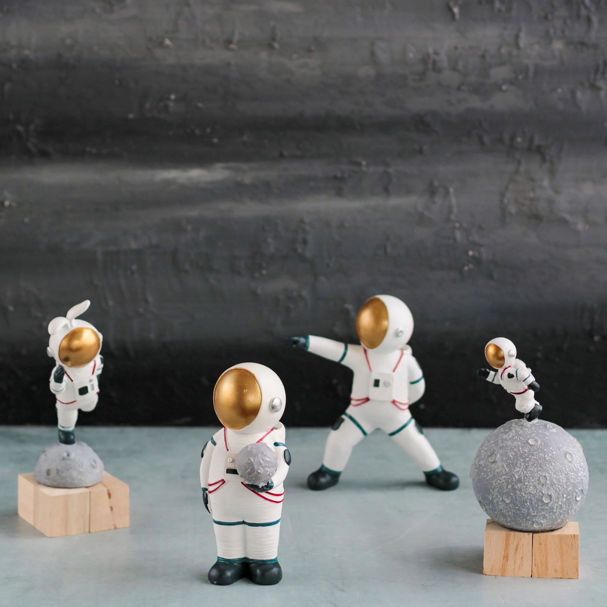Astronaut Planter - Image 3