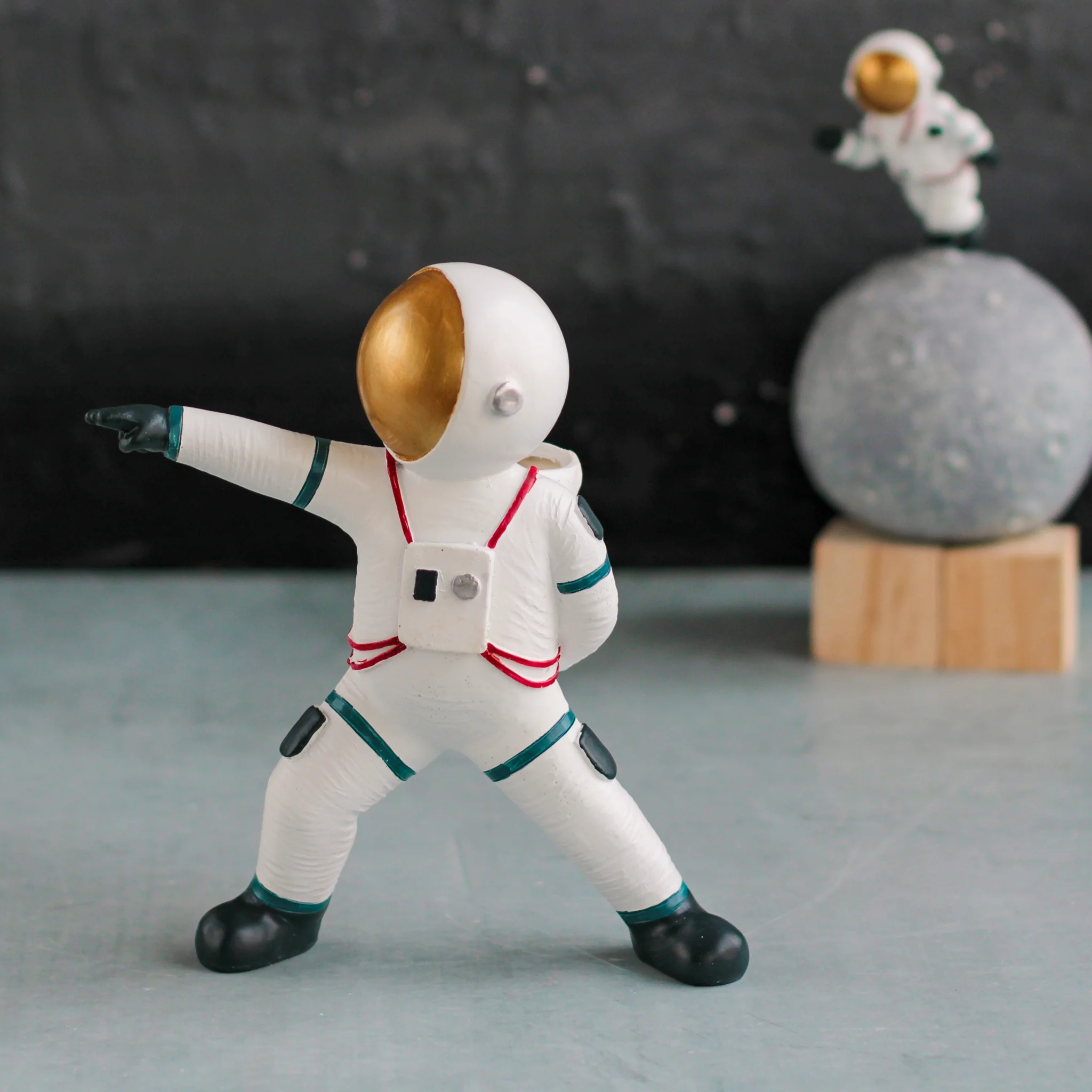 Astronaut Planter - Image 9