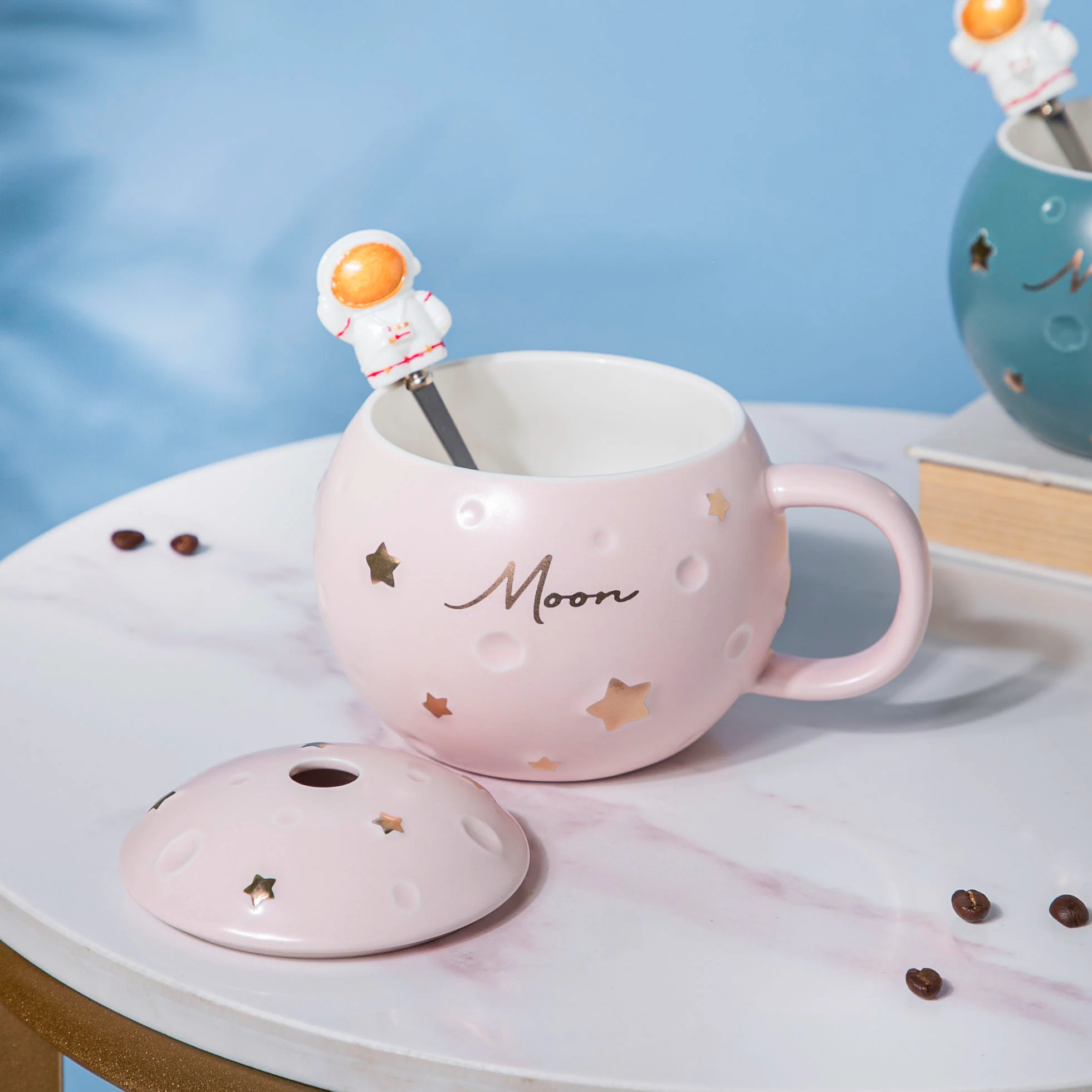 Astronaut Starry Mug With Lid And Spoon Pink 350 ml - Image 3