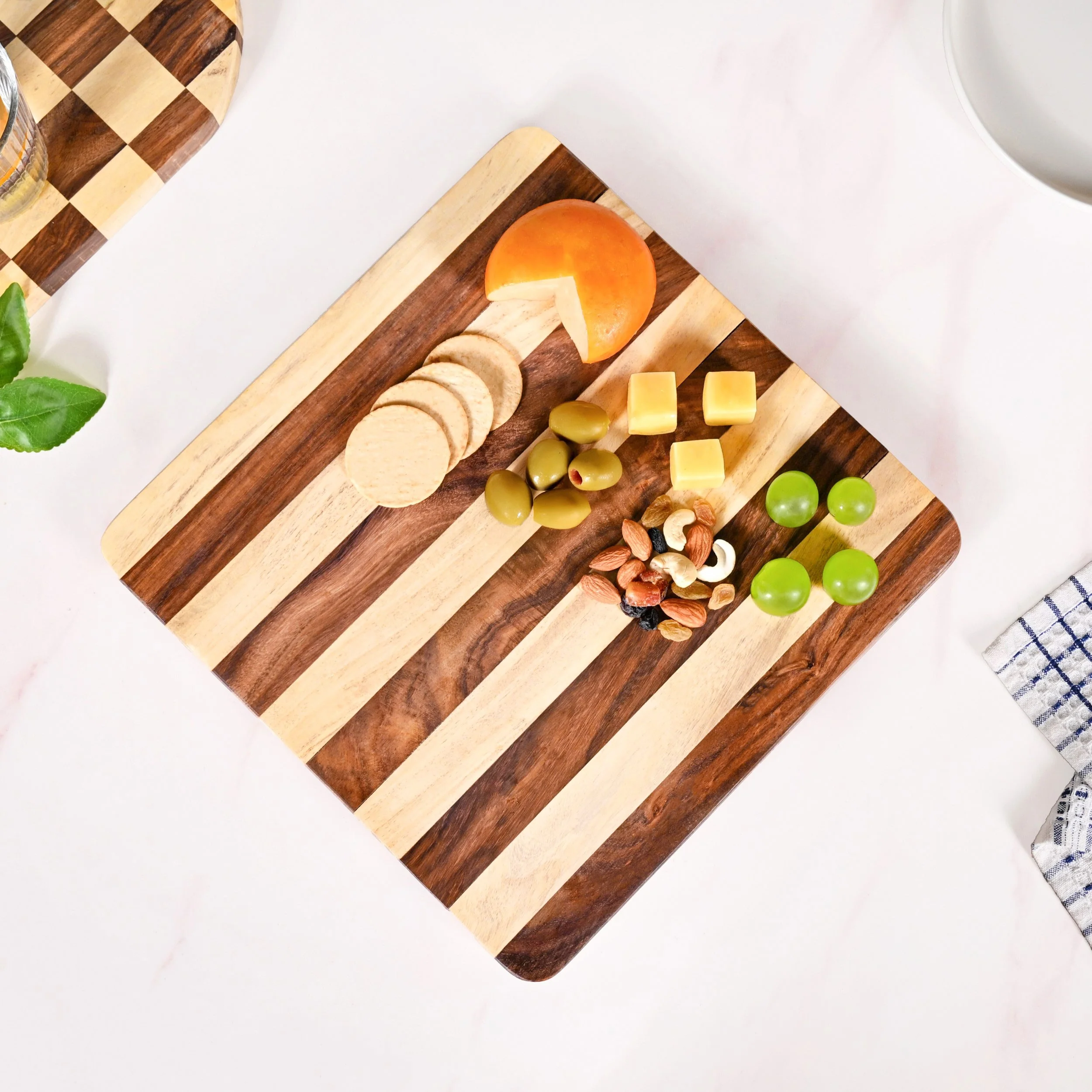 Atelier Square Serve And Slice Board 30x30cm - Image 3