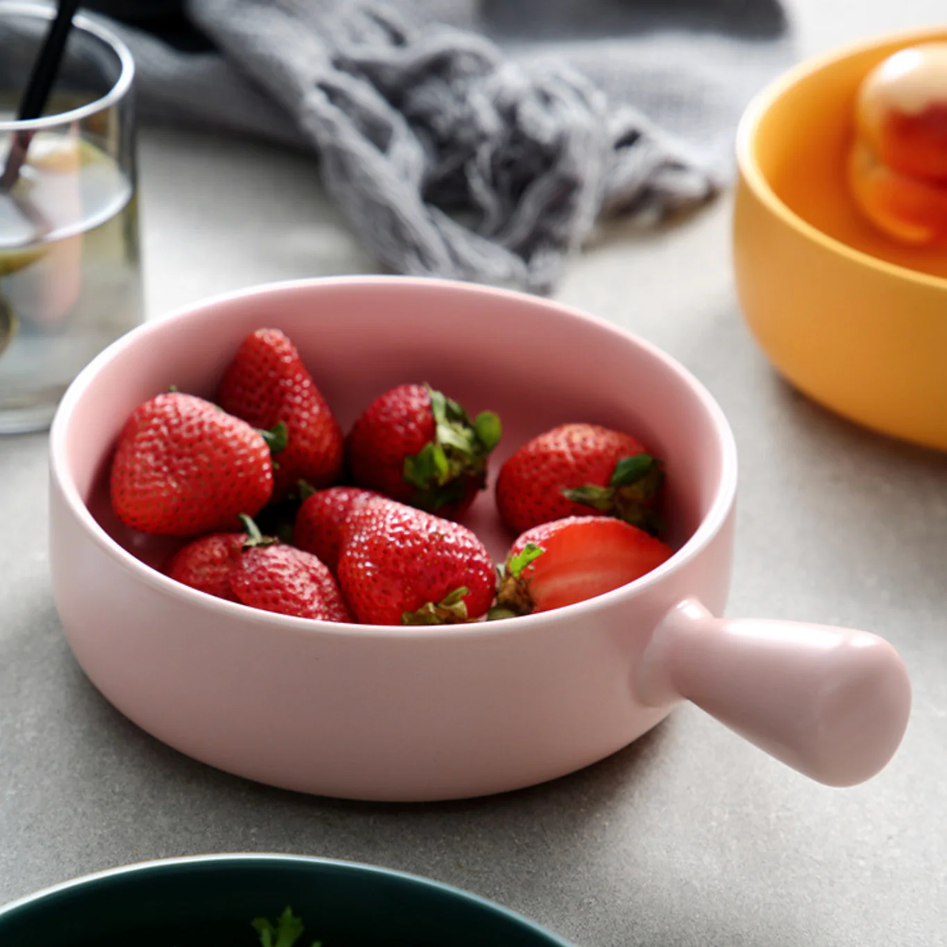Baking Bowl with Handle Pink