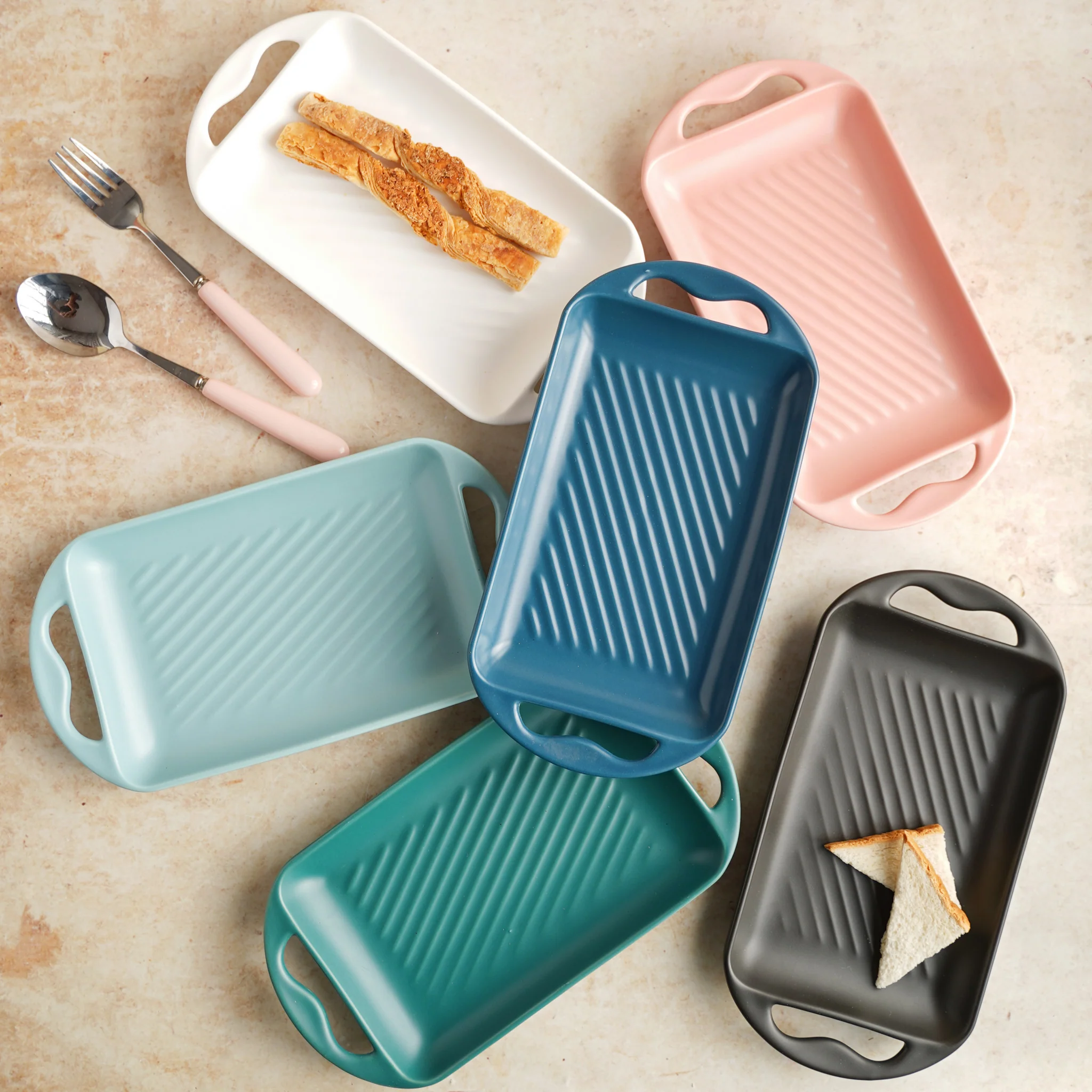 Baking Tray With Handle Black - Image 4