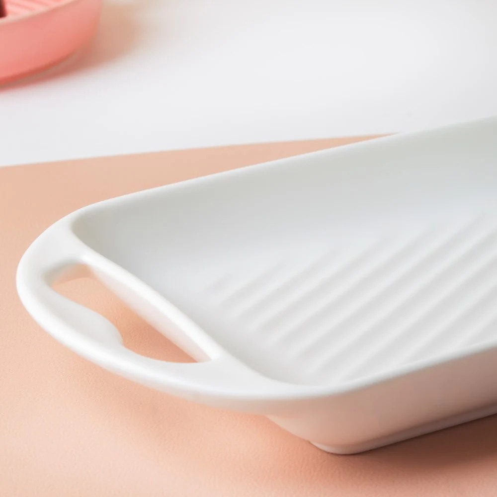 Baking Tray With Handle White - Image 5