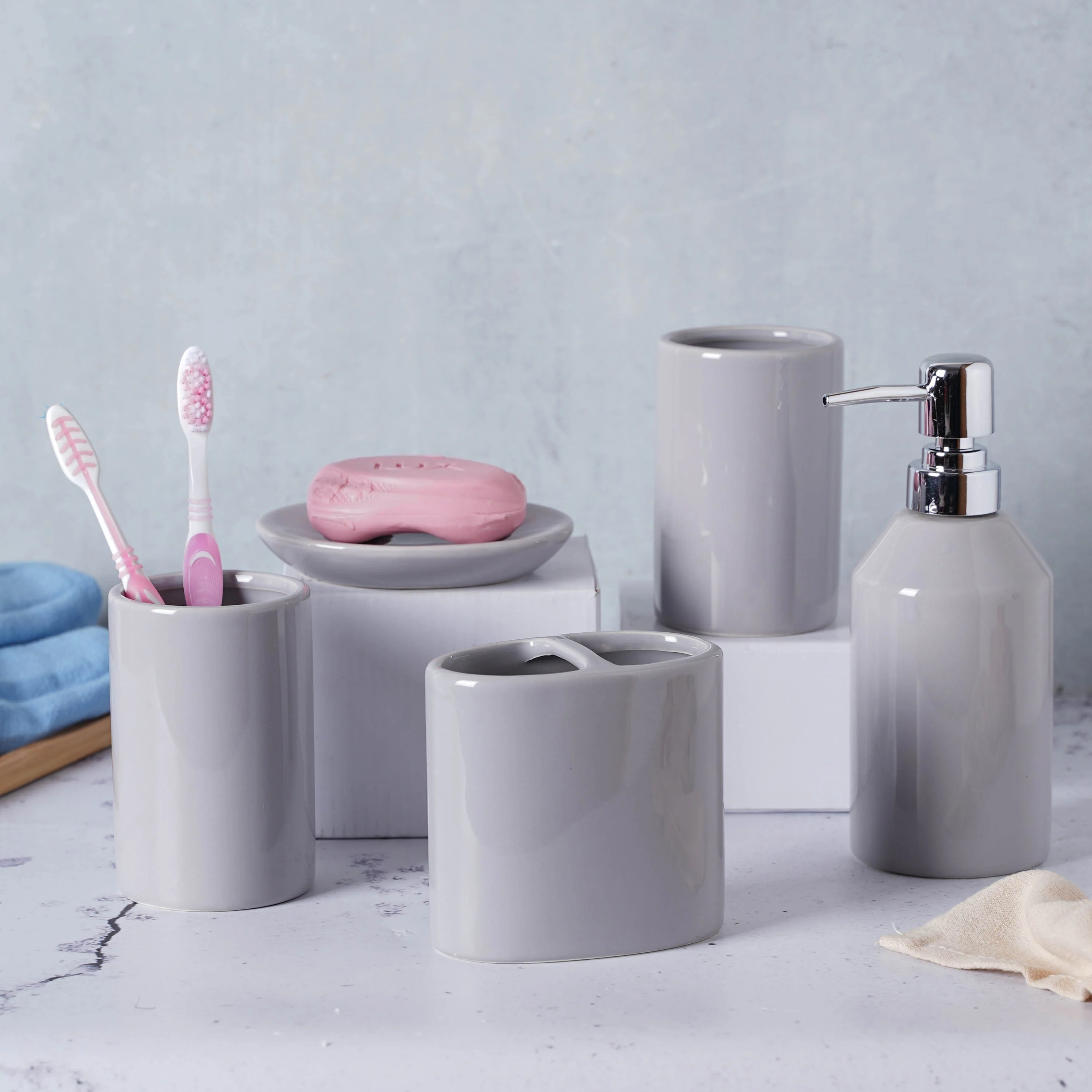 Bathroom Set of 5 Grey - Image 6