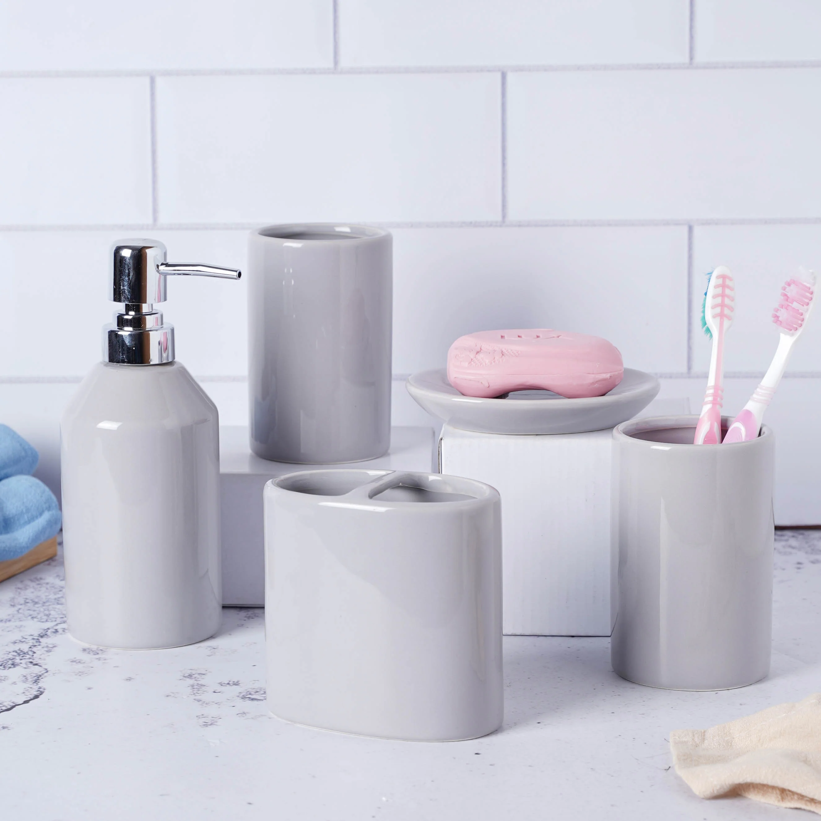 Bathroom Set of 5 Grey - Image 9