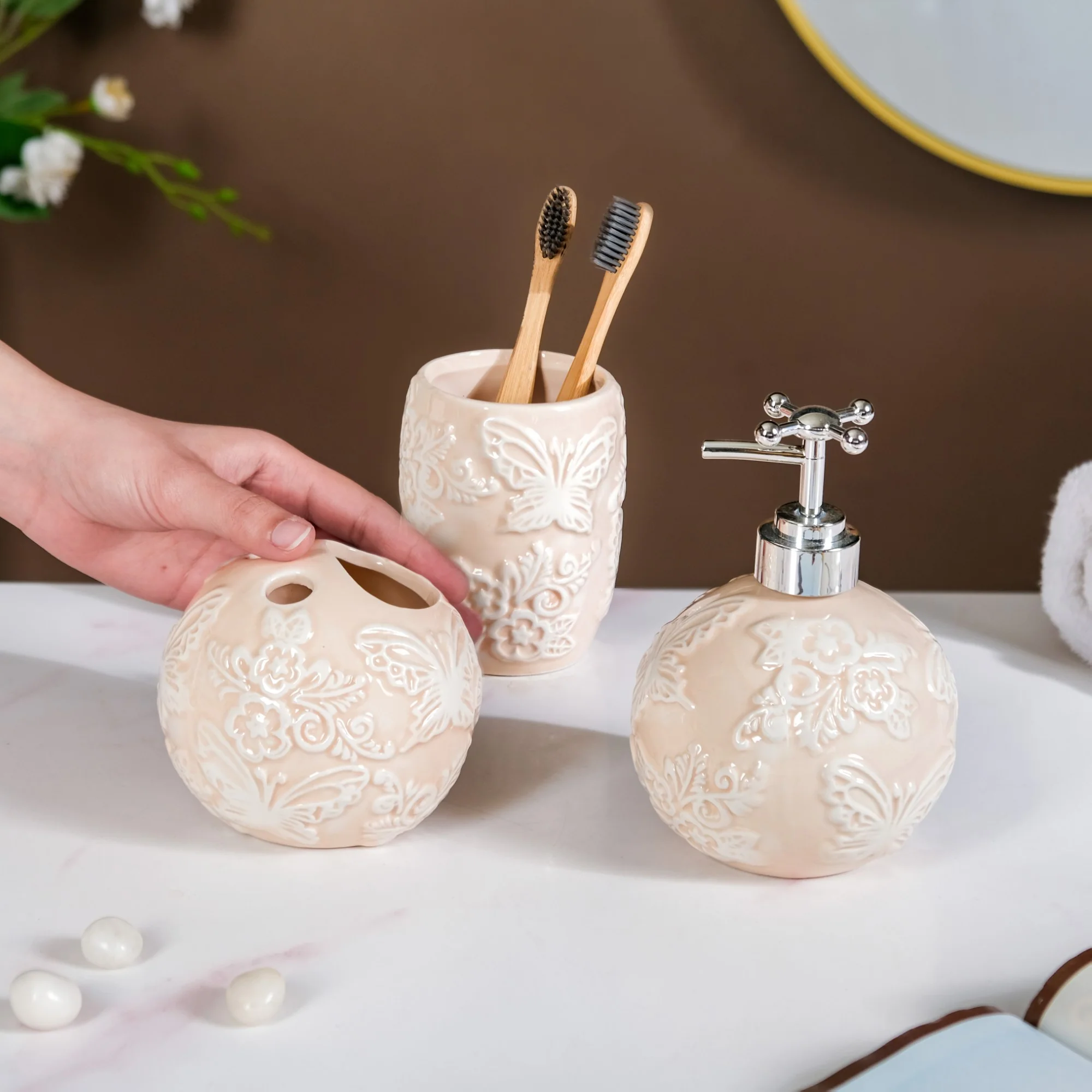 Beige Embossed Ceramic Bath Set Of 3 - Image 2