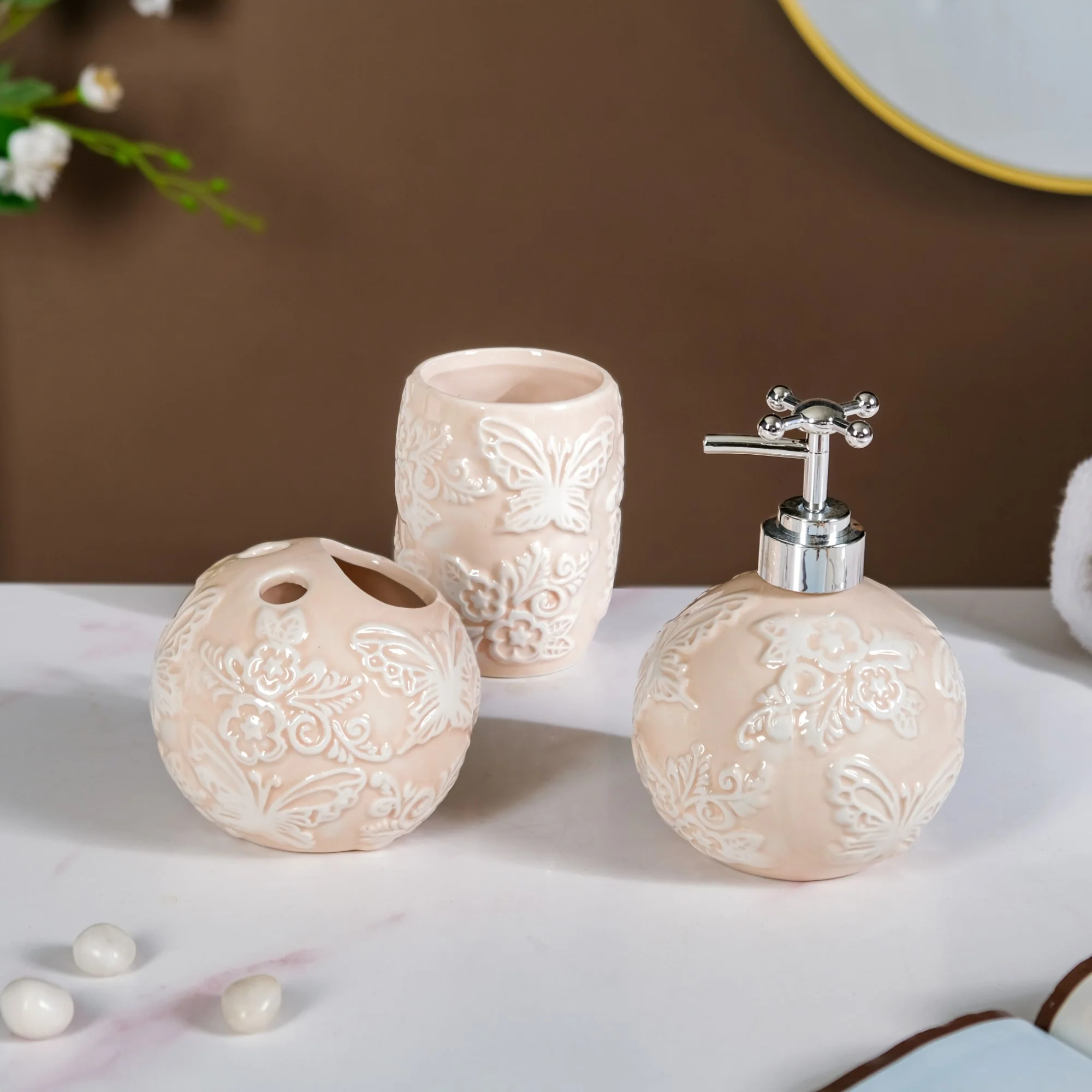 Beige Embossed Ceramic Bath Set Of 3 - Image 3