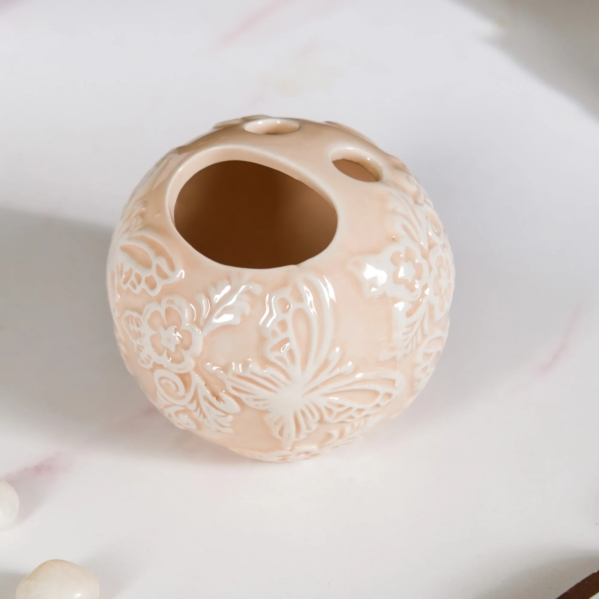 Beige Embossed Ceramic Bath Set Of 3 - Image 7