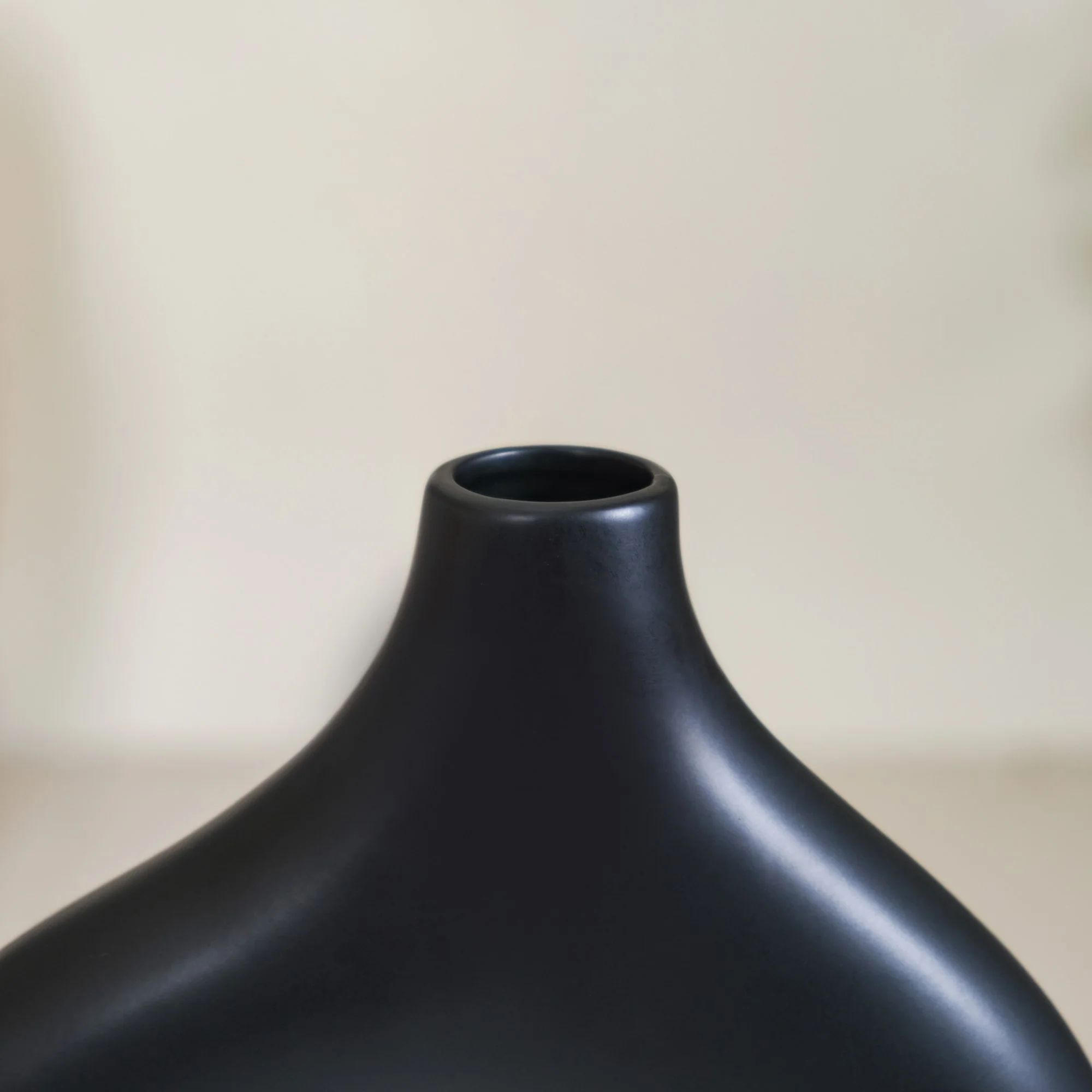 Black Abstract Vase - Image 10
