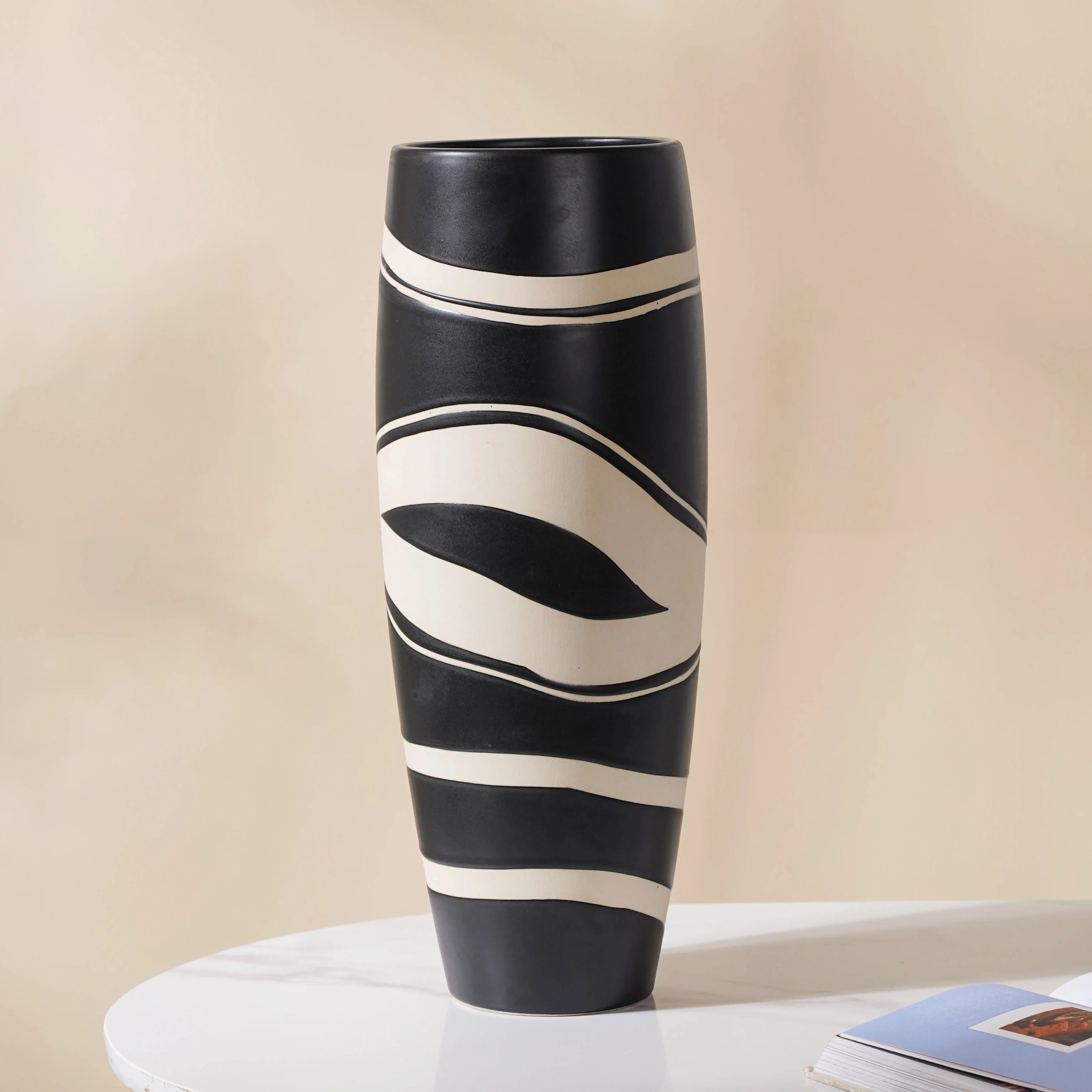 Black and White Flower Vase - Image 10