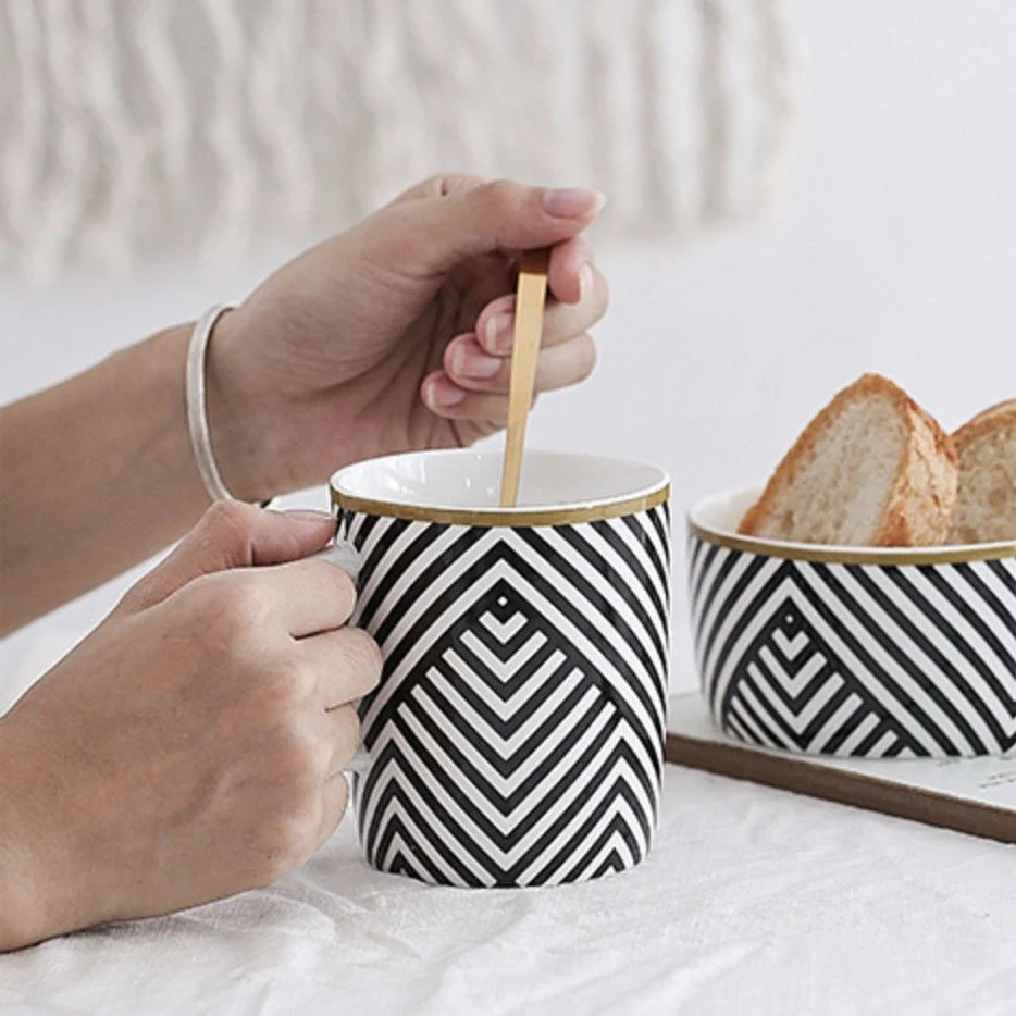 Black and White Mug - Image 3