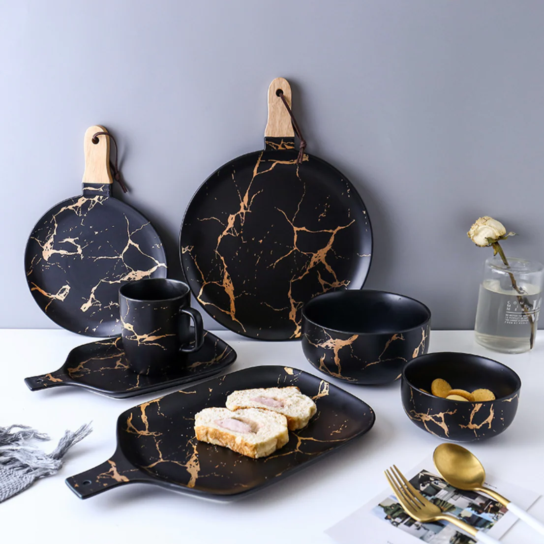Black Marble Gold Detailed Platter With Handle - Image 4