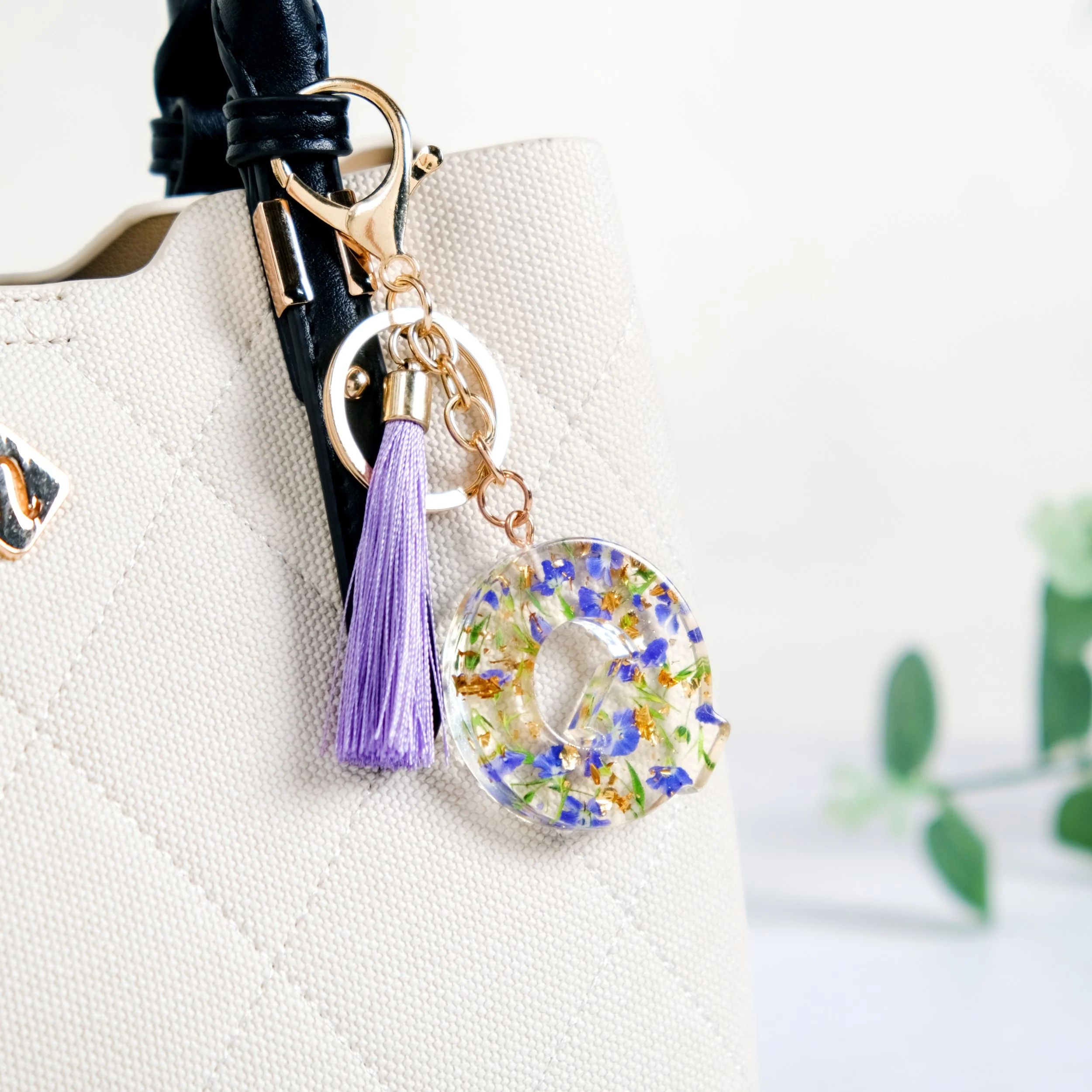 Blossom And Bloom Letter Q Cute Keychain - Image 3