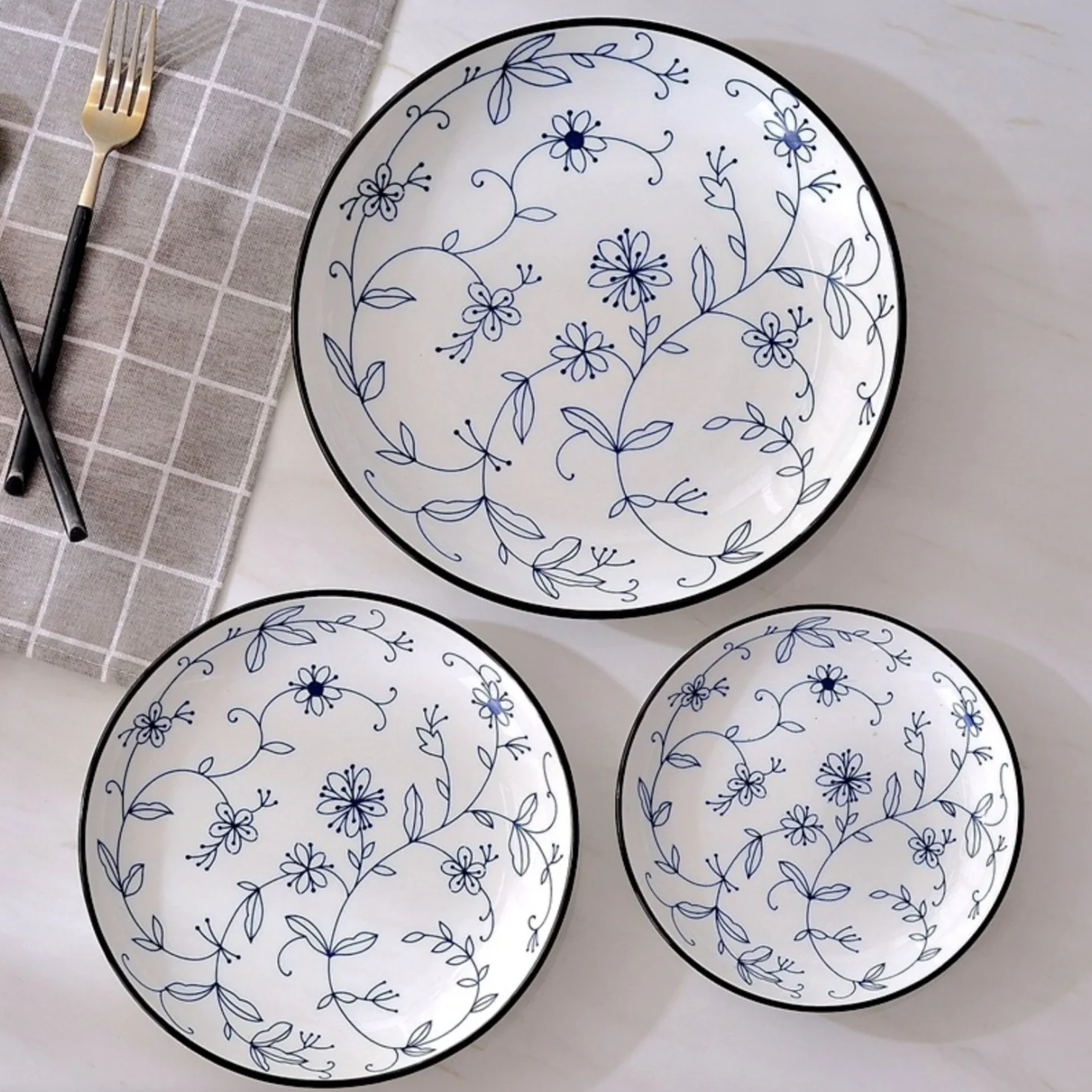 Blue and white Floral Dinner Plate - Image 4