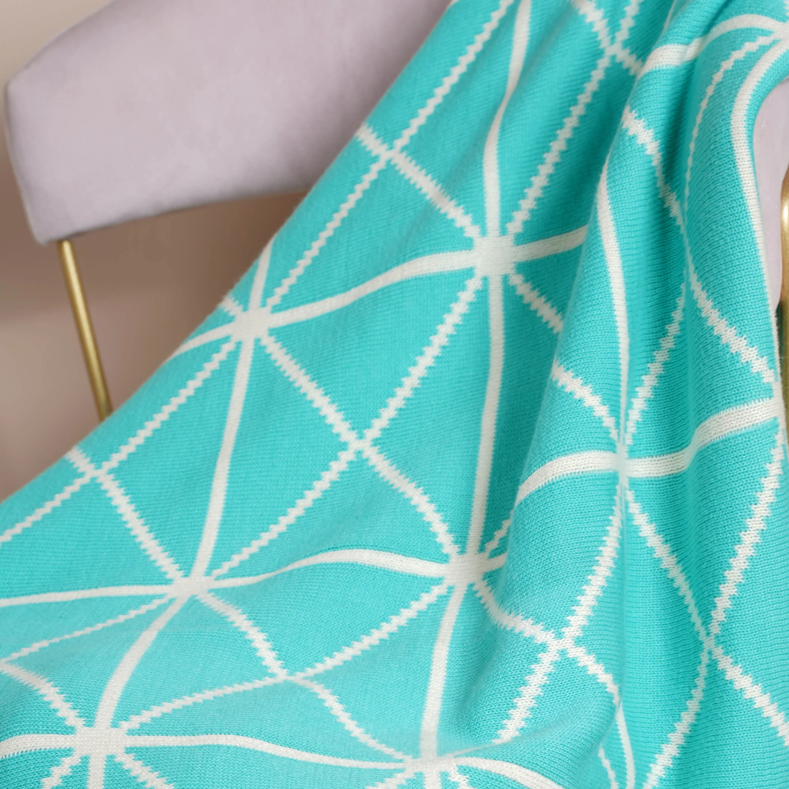 Blue and White Throw - Image 3