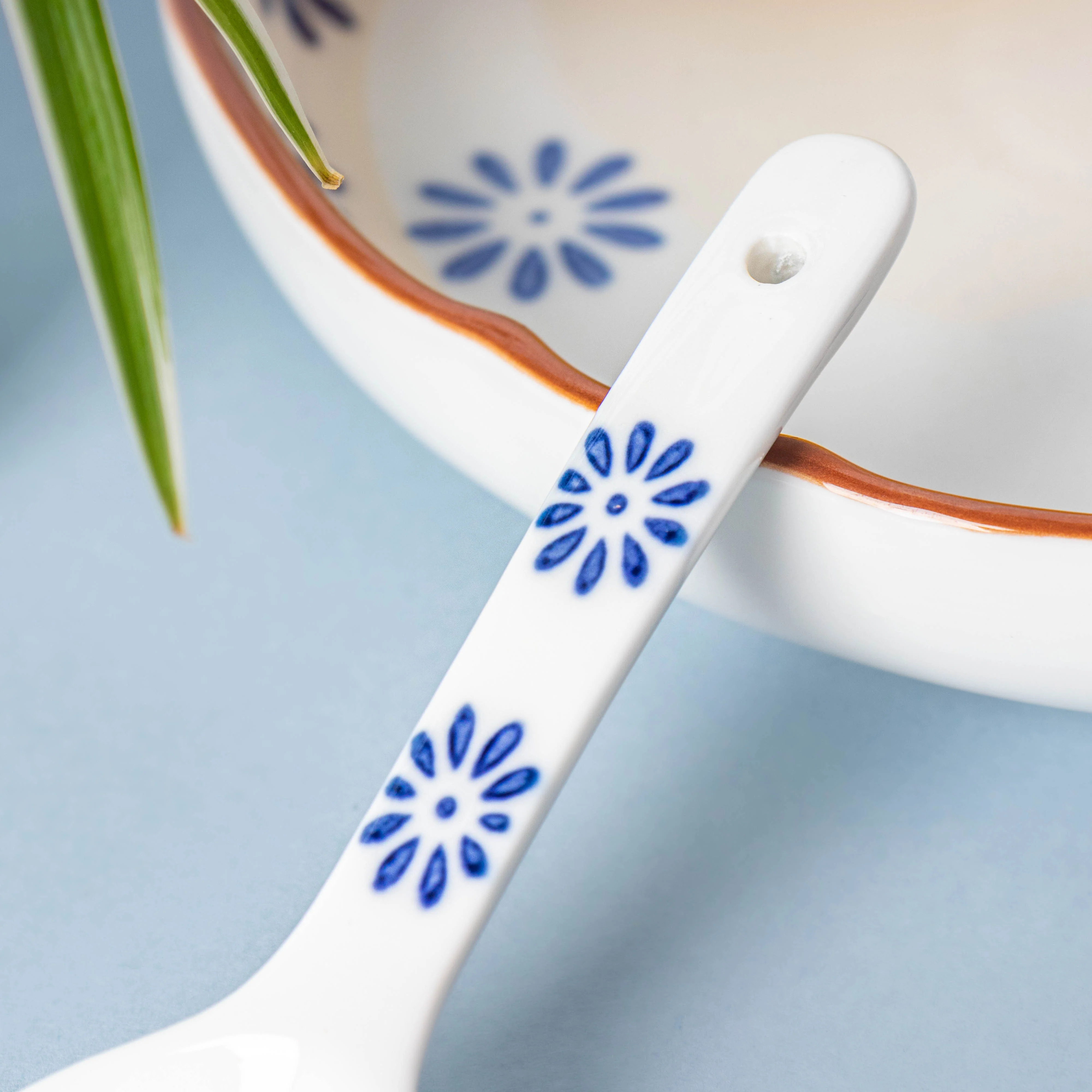 Blue Daisy Soup Spoon - Image 4