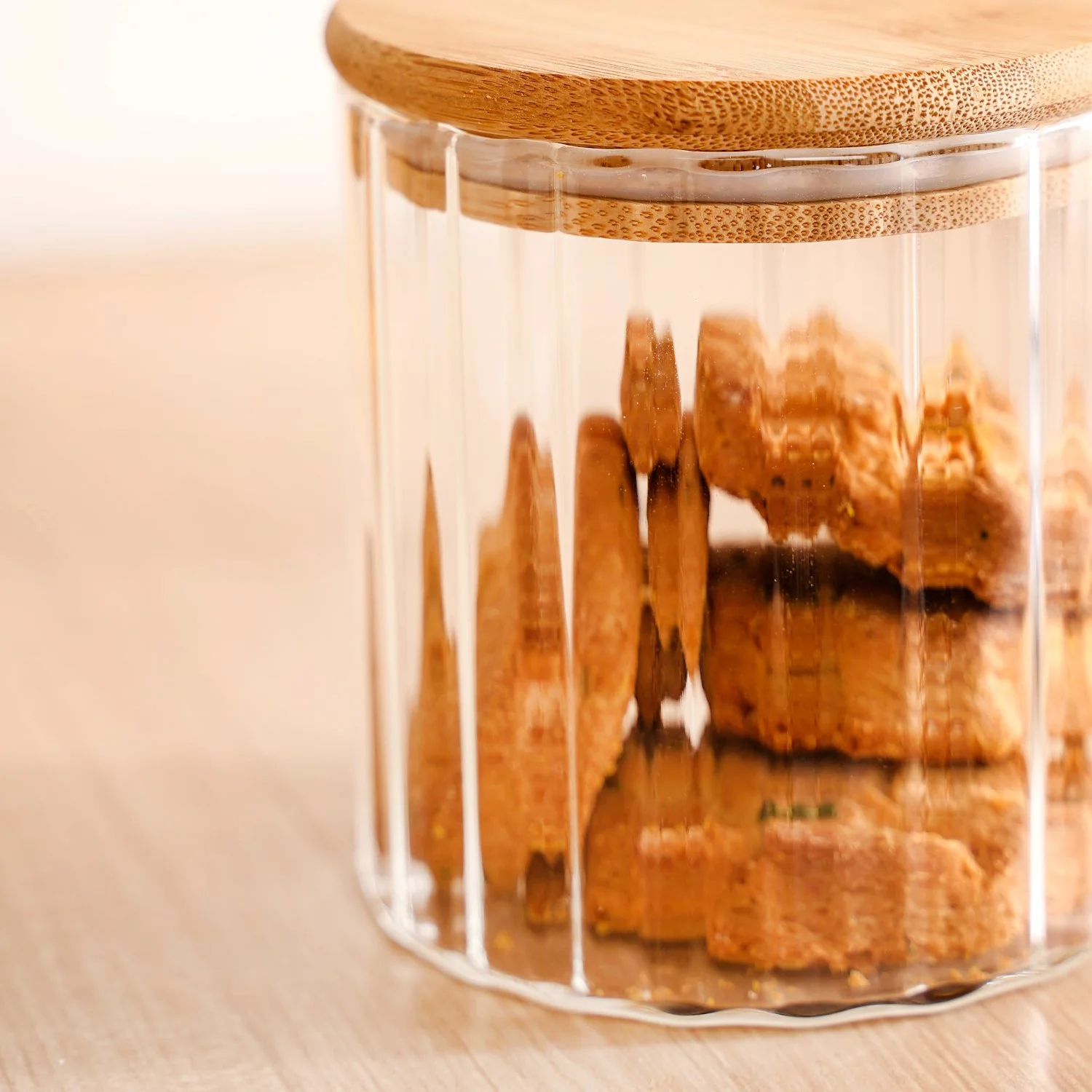 Borosilicate Airtight Glass Jar With Wooden Lid Set Of 4 Ribbed Design 610ml - Image 7