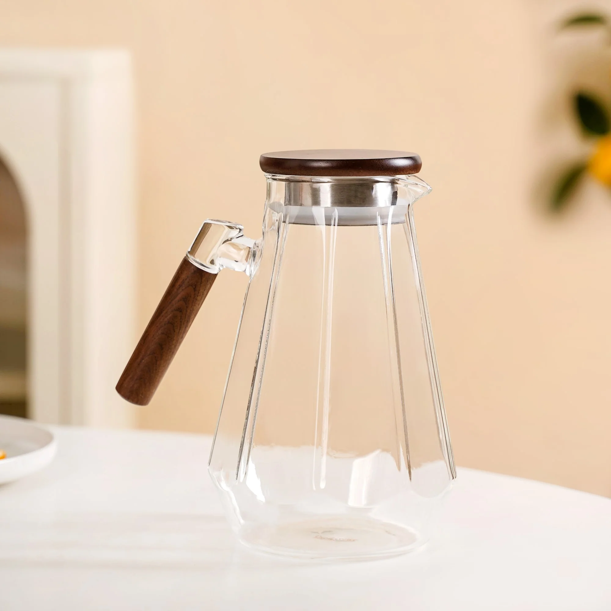 Geometric Borosilicate Glass Jug With Wooden Handle 1800ml - Image 7