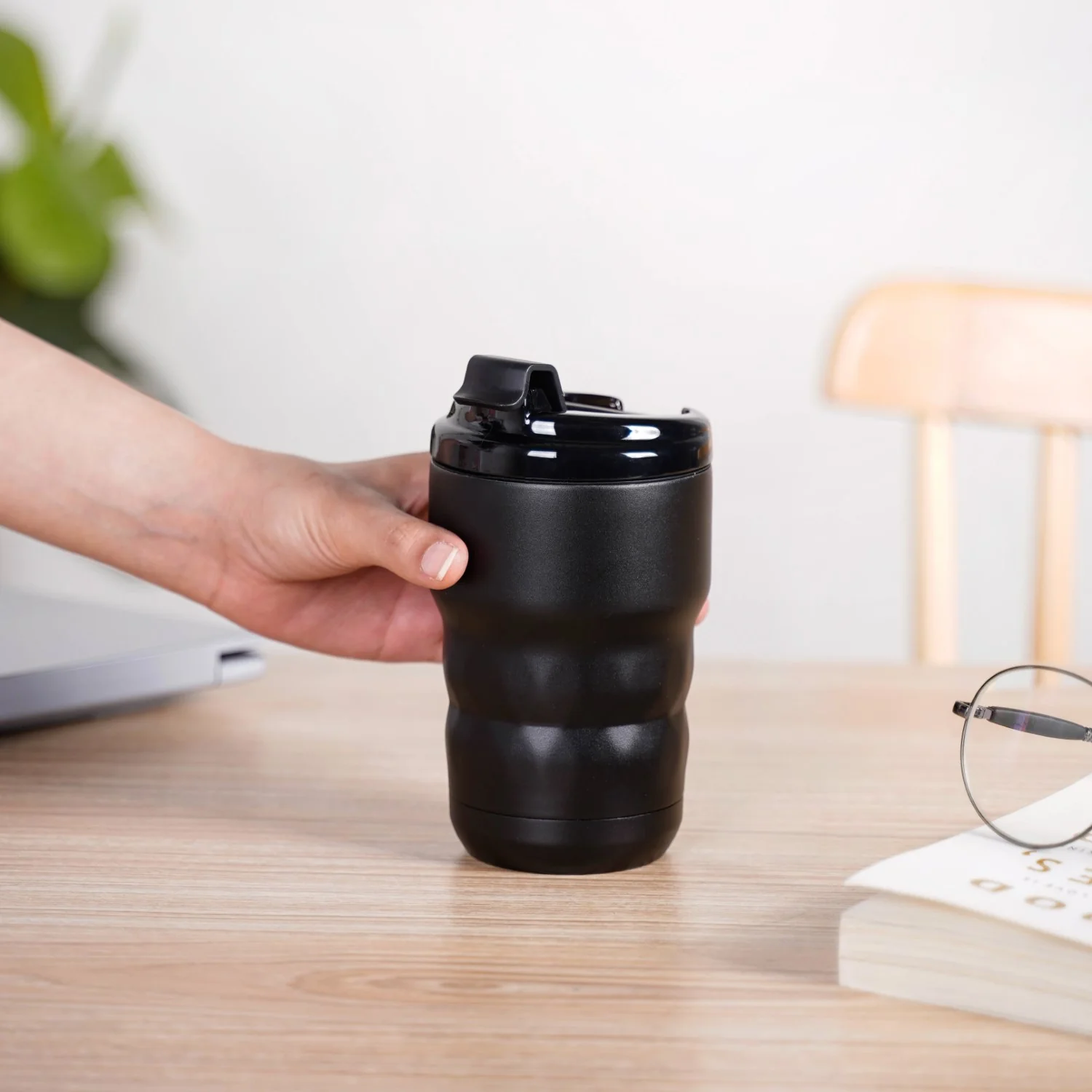 Brewster Stainless Steel Spill Proof Coffee Tumbler Black Noir 350ml - Image 3