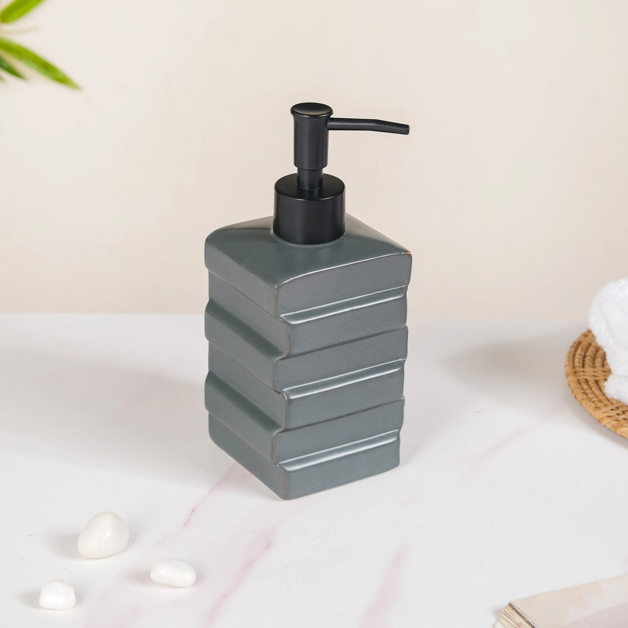 Brick Design Handwash Dispenser Grey 450ml - Image 3