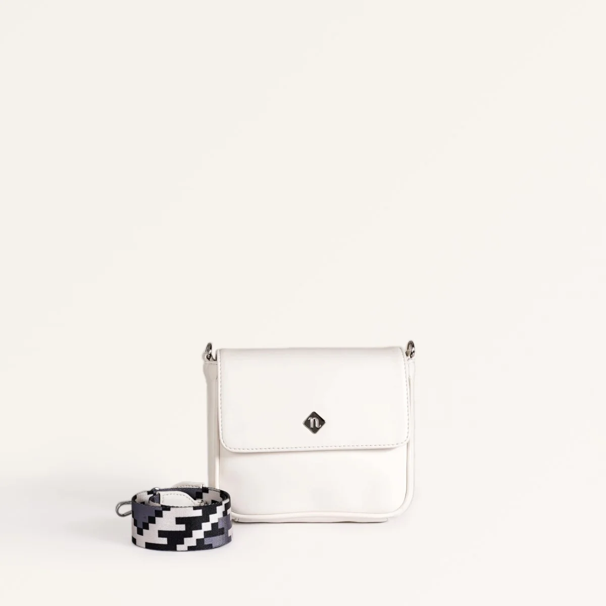 Brio Classic Confidence Shoulder Bag White - Image 11