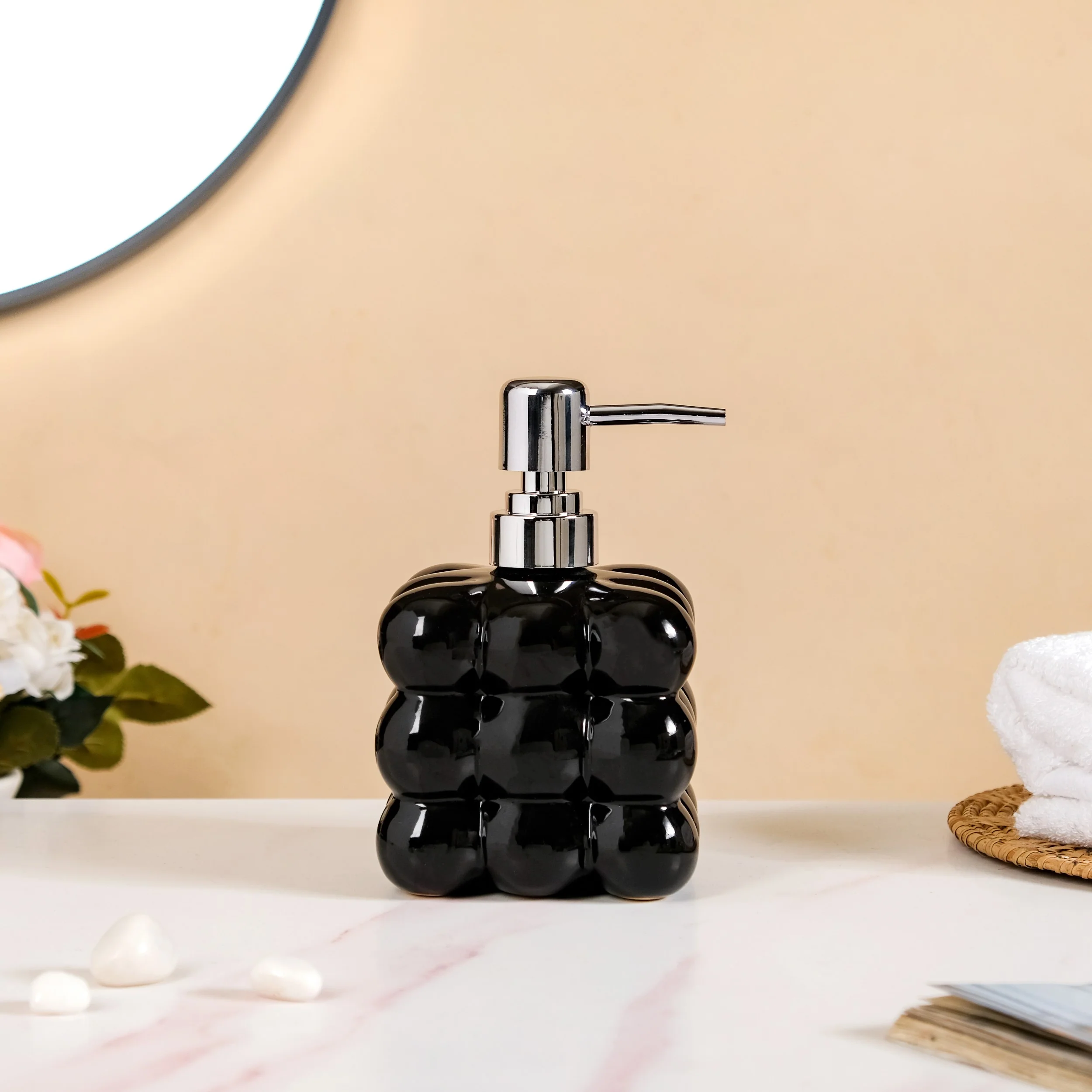 Bubble Cube Liquid Dispenser Black 520ml - Image 2
