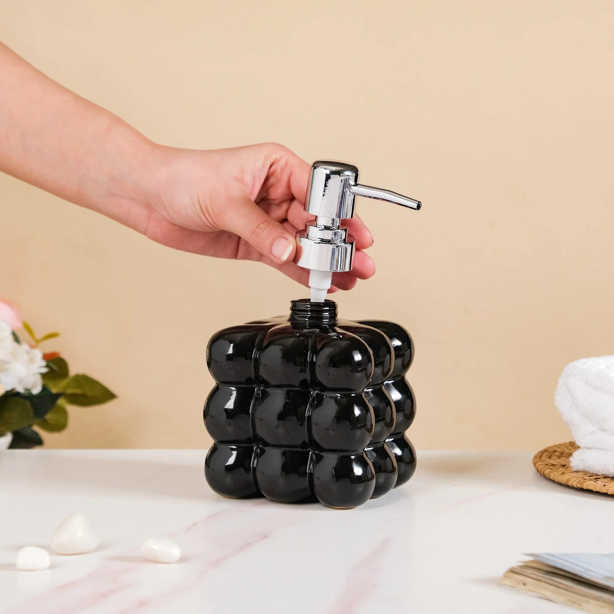 Bubble Cube Liquid Dispenser Black 520ml - Image 3