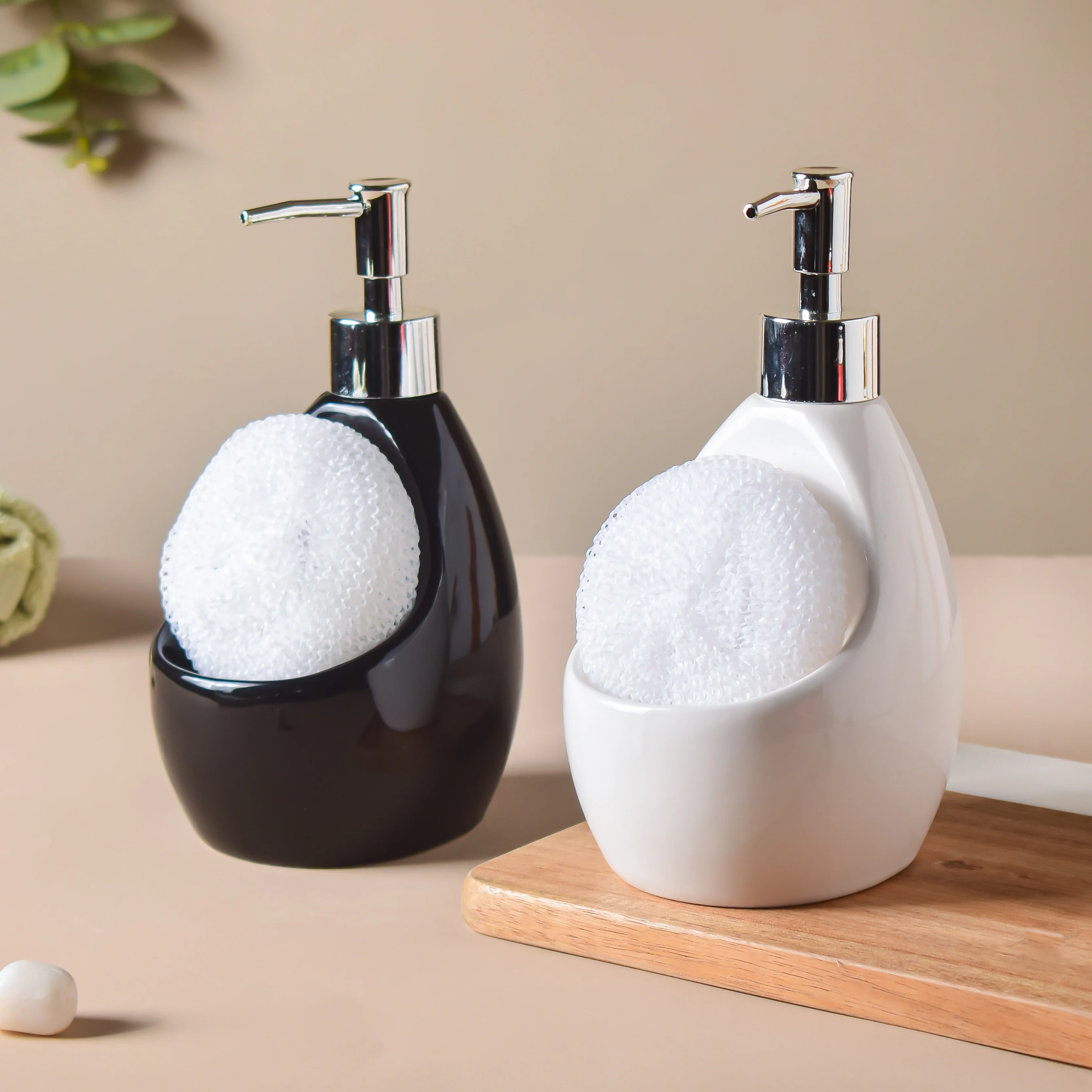 Celestria Black Glossy Dispenser With Scrubber 450ml - Image 8