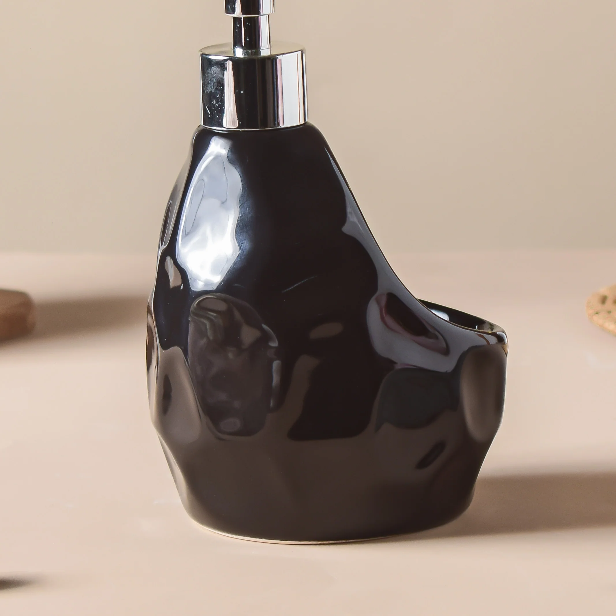 Celestria Black Texture Dispenser With Scrubber 450ml - Image 6