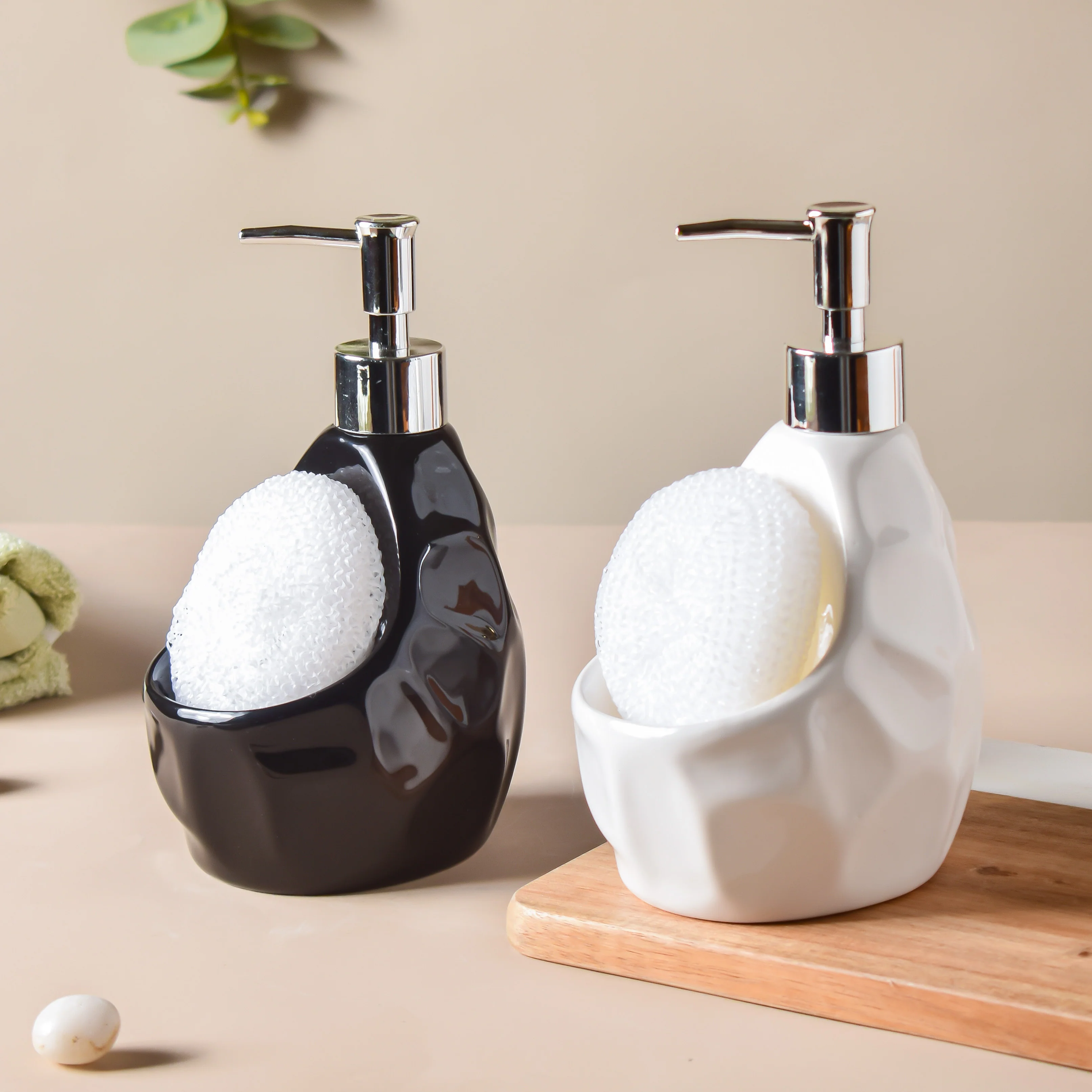Celestria Black Texture Dispenser With Scrubber 450ml - Image 7