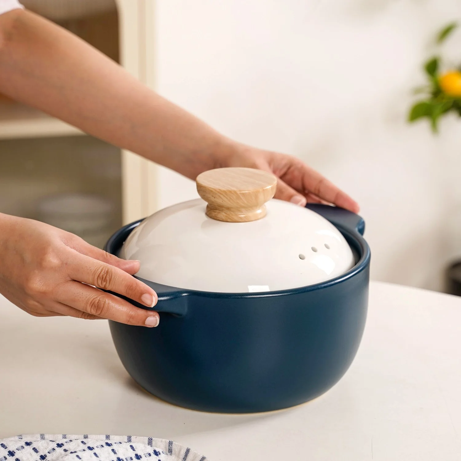 Cera Ceramic Cooking Pot With Lid Teal 2400ml - Image 2