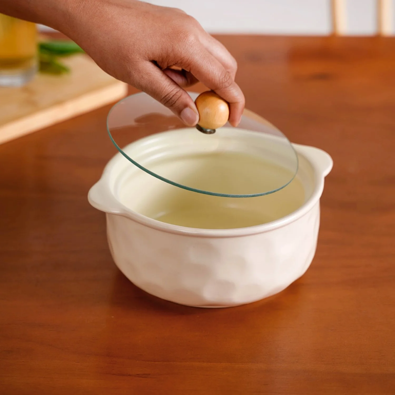 Ceramic Serving Bowl With Glass Lid 950ml - Image 3