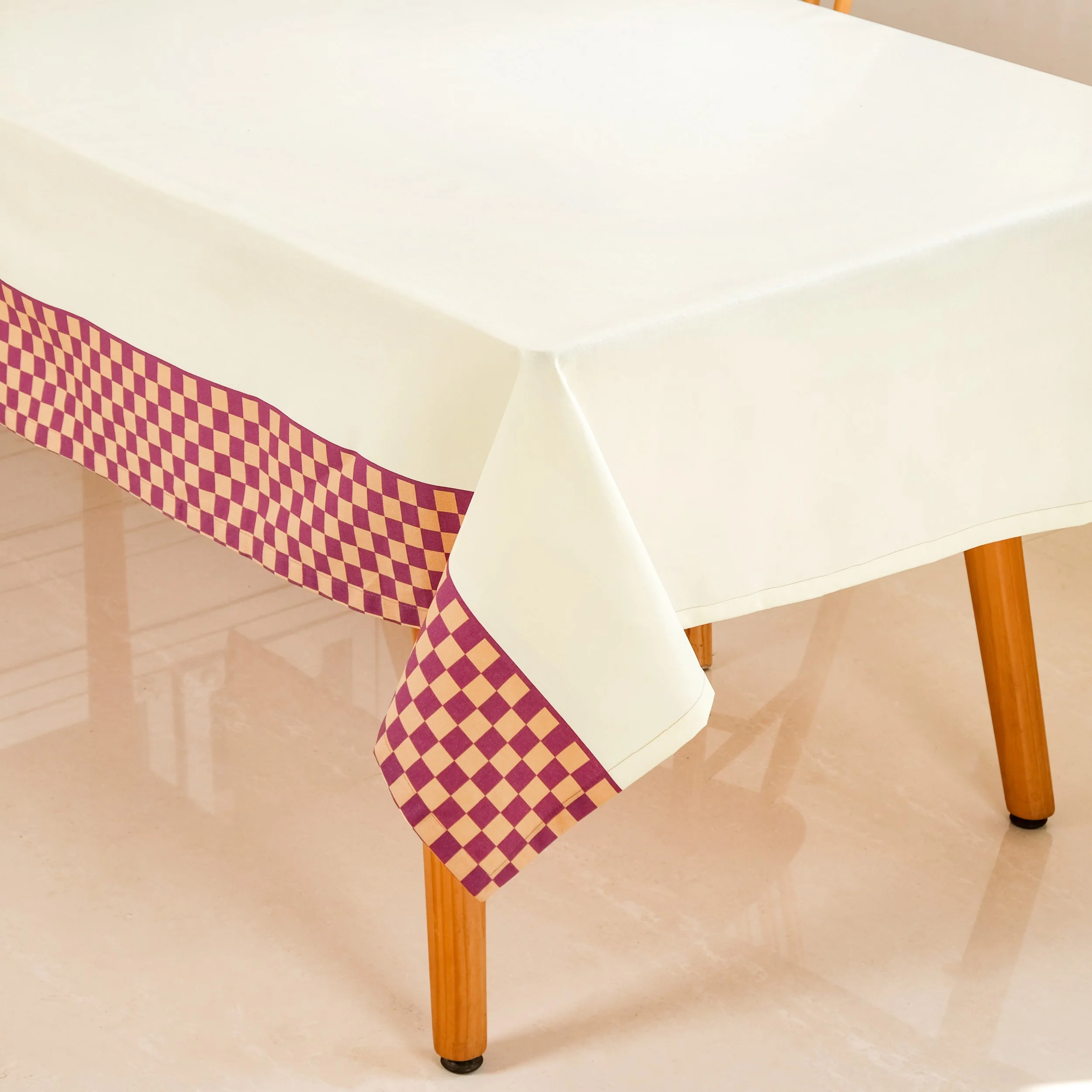 Checkered Border 6 Seater Table Cloth 203x152cm - Image 2