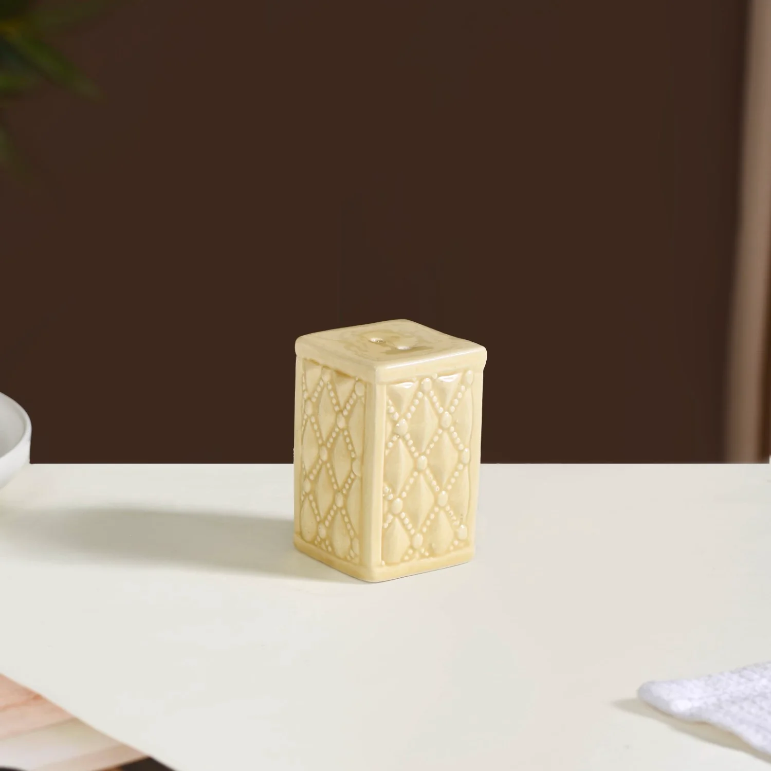 Chic Ceramic Salt And Pepper Shaker Set Yellow - Image 6