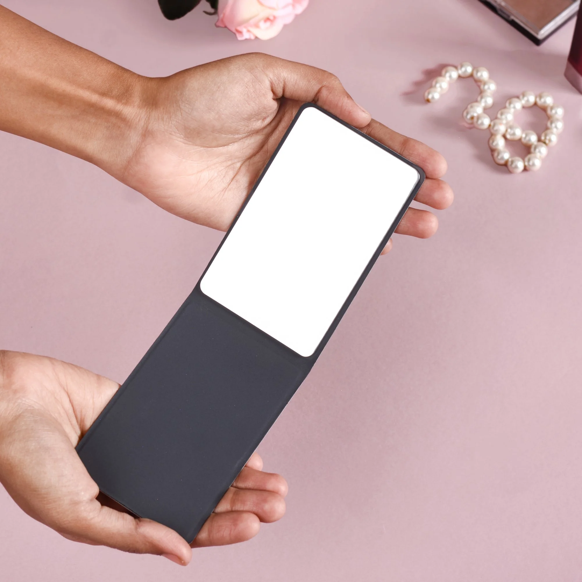 Chic Pocket Mirror White - Image 4